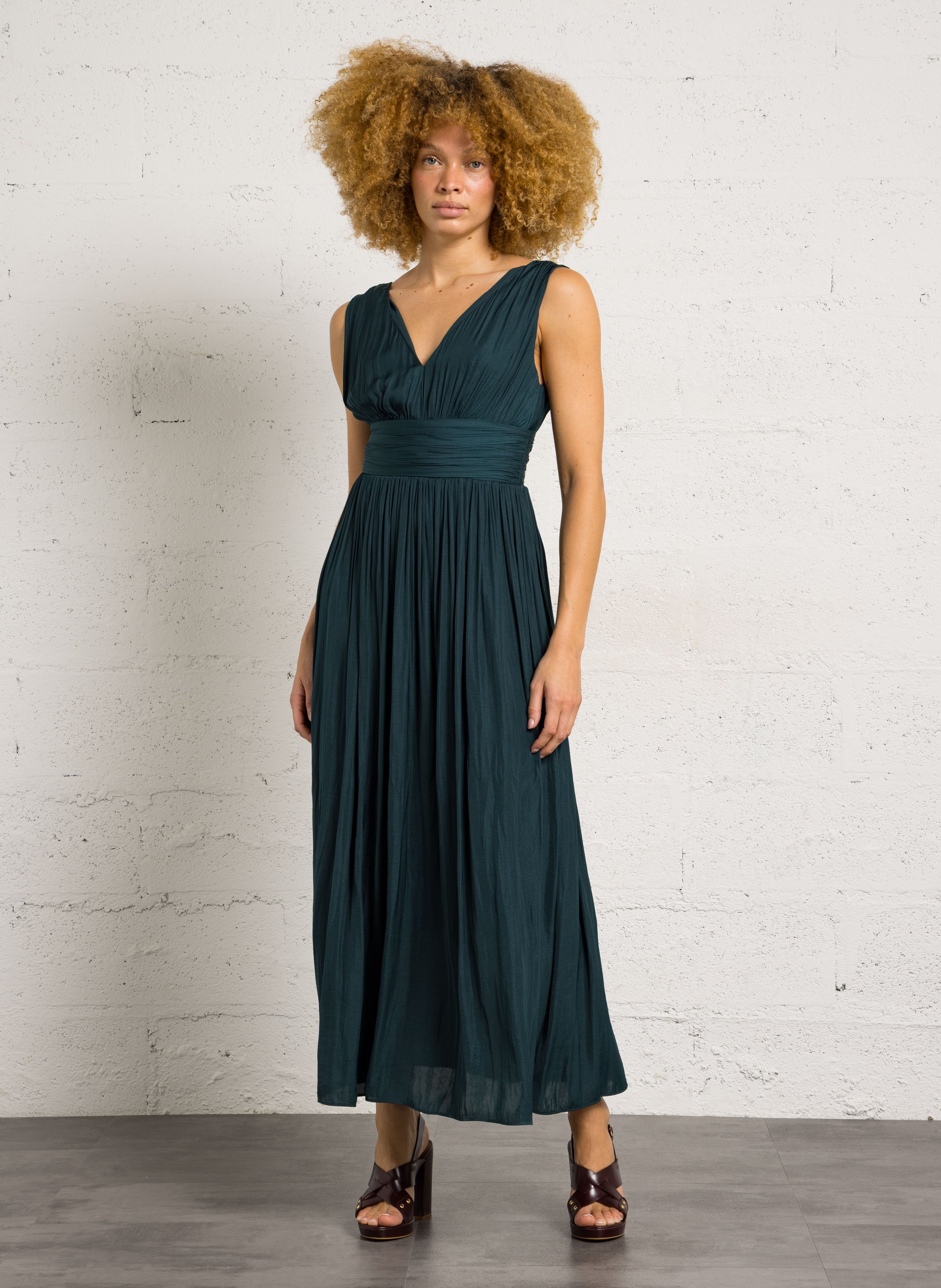 Long V-neck pleated solid maxi dress MAISON 123 Green