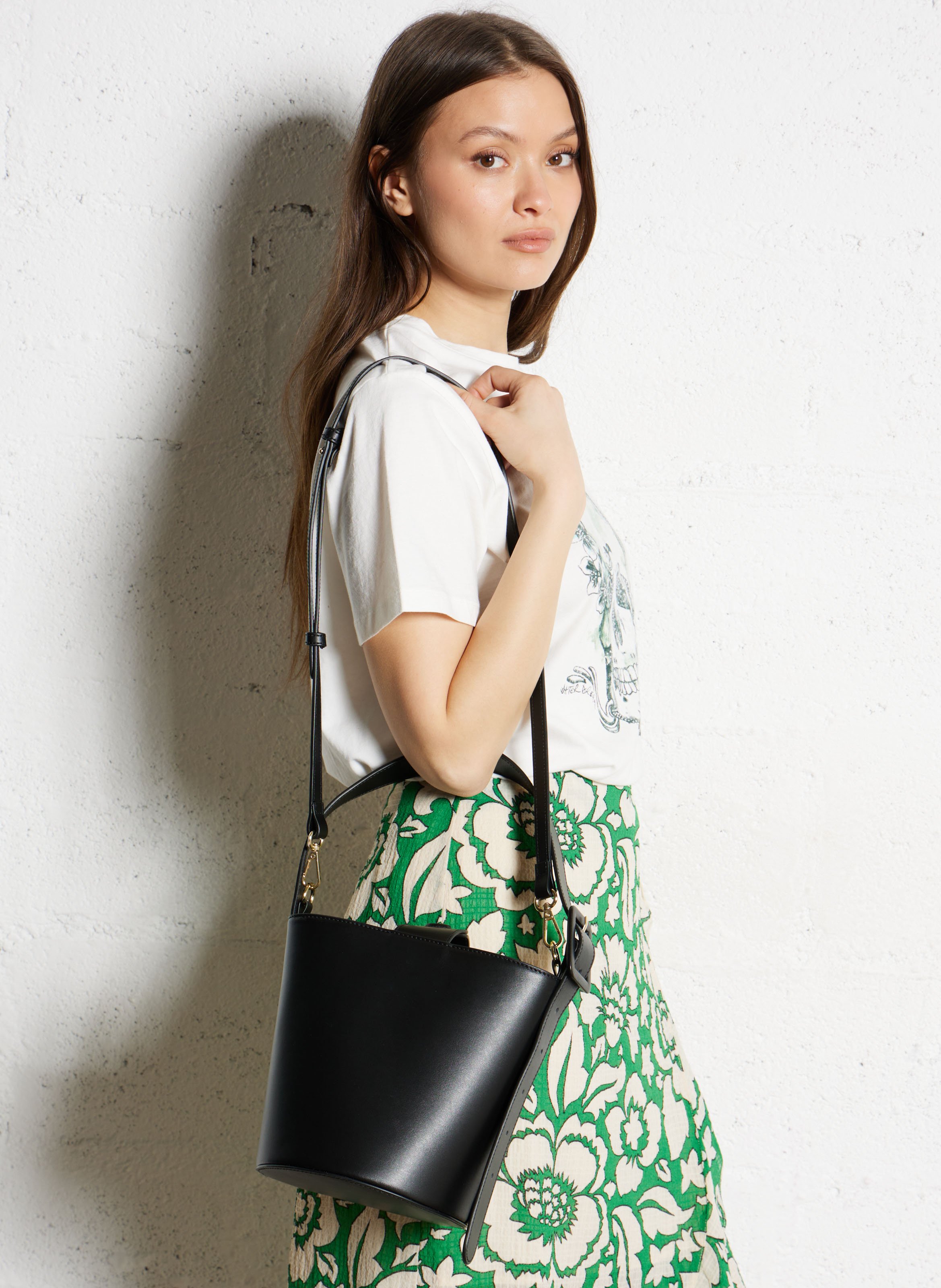 Einfarbige Handtasche aus Leder SAISON 1865 Schwarz