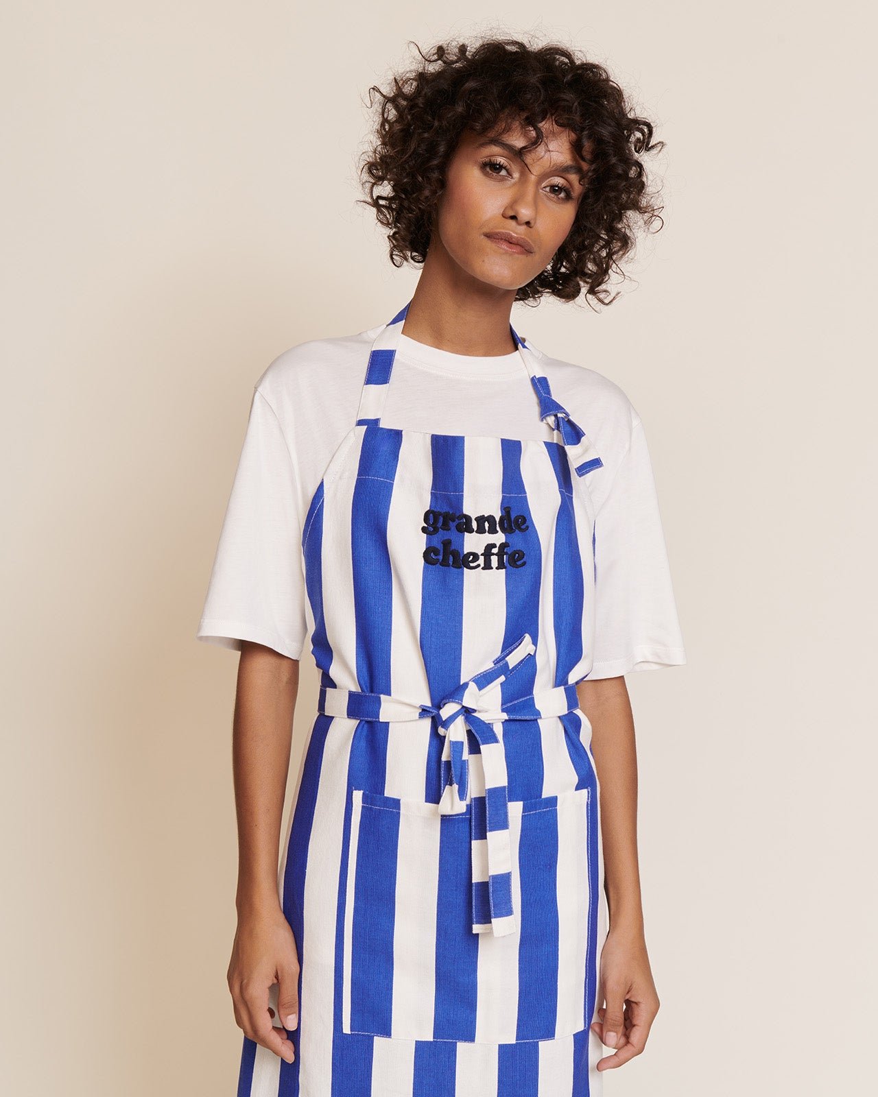 Le tablier grande cheffe à rayures en coton EMOI EMOI Bleu
