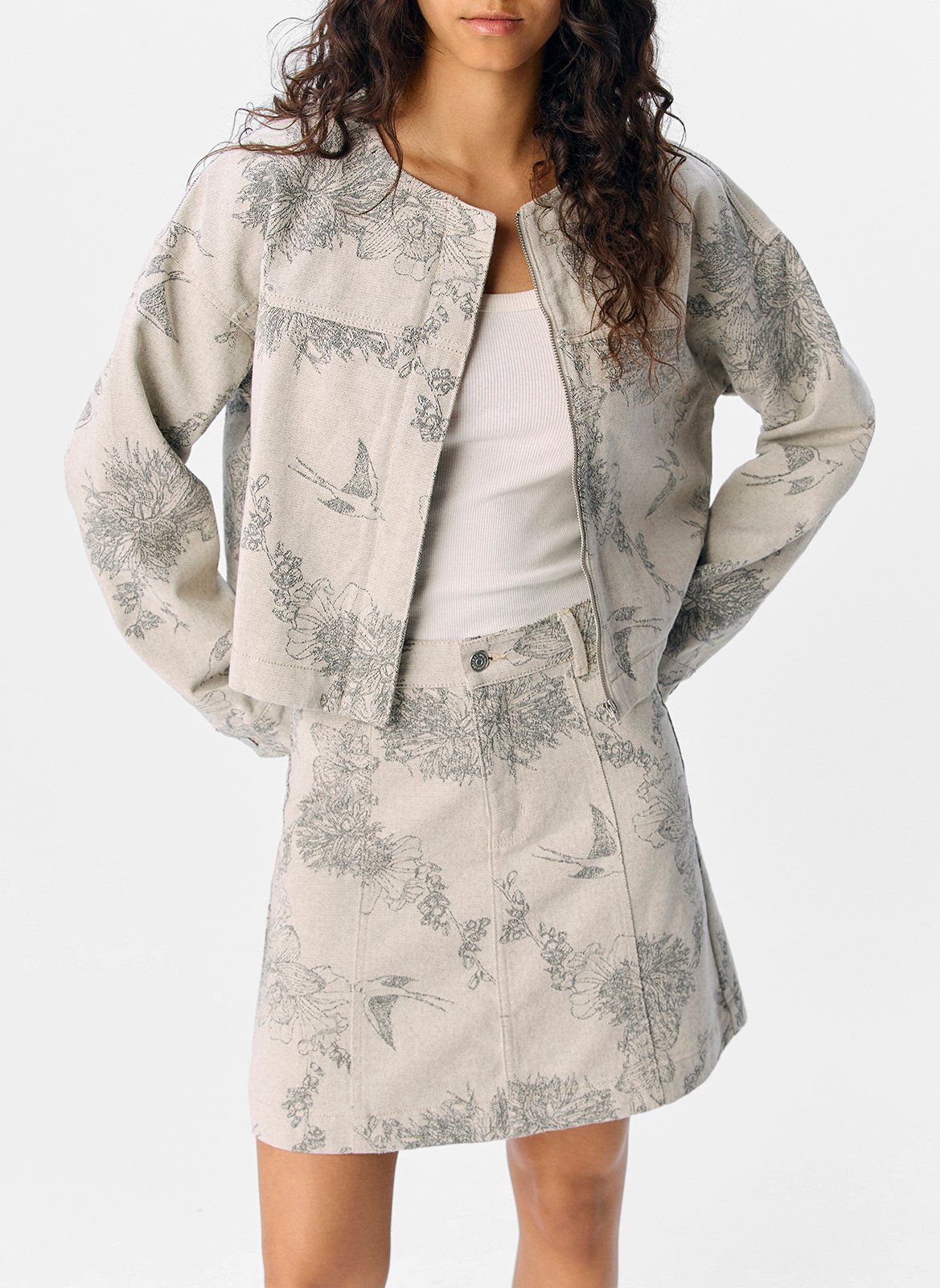 Ronde hals vest met bloemenprint OBJECT Beige