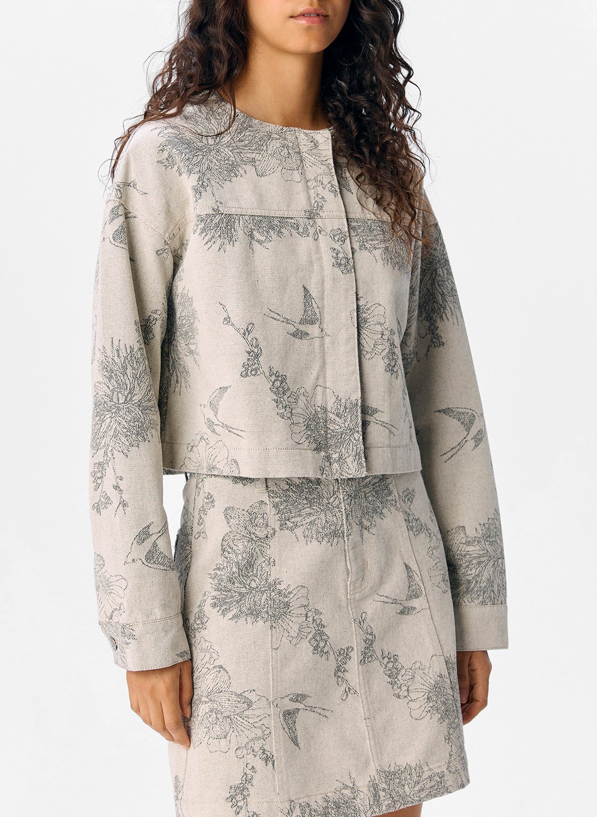 Ronde hals vest met bloemenprint OBJECT Beige