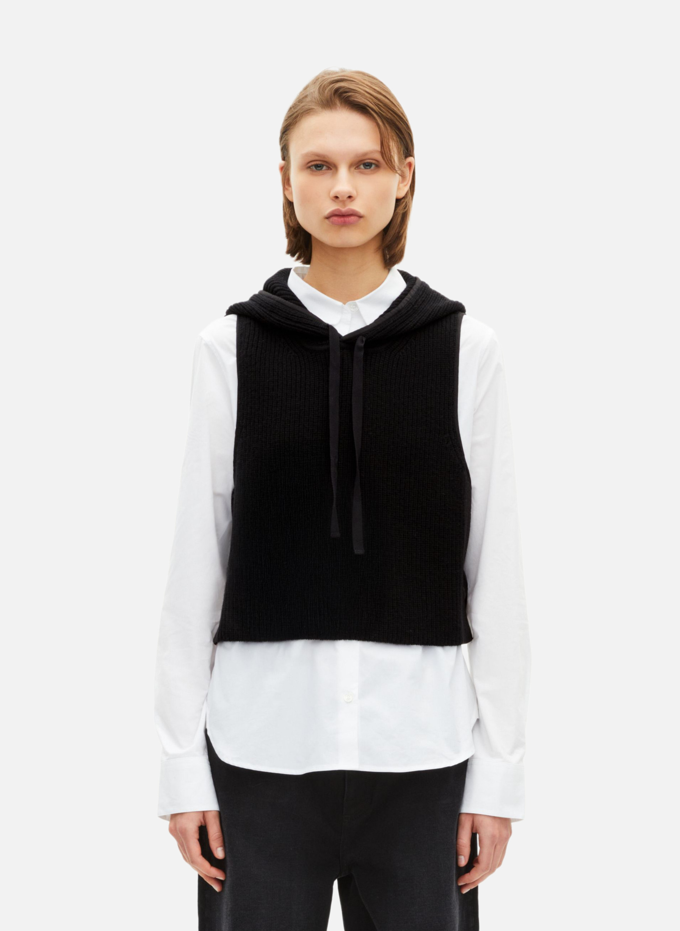 Sleeveless sweater made of wool and cotton. THE KOOPLES