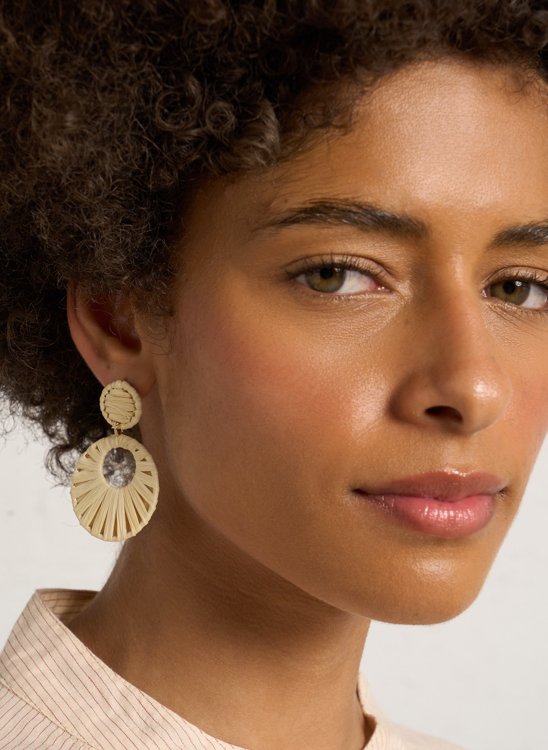 Runde Ohrringe FEEKA Weiss