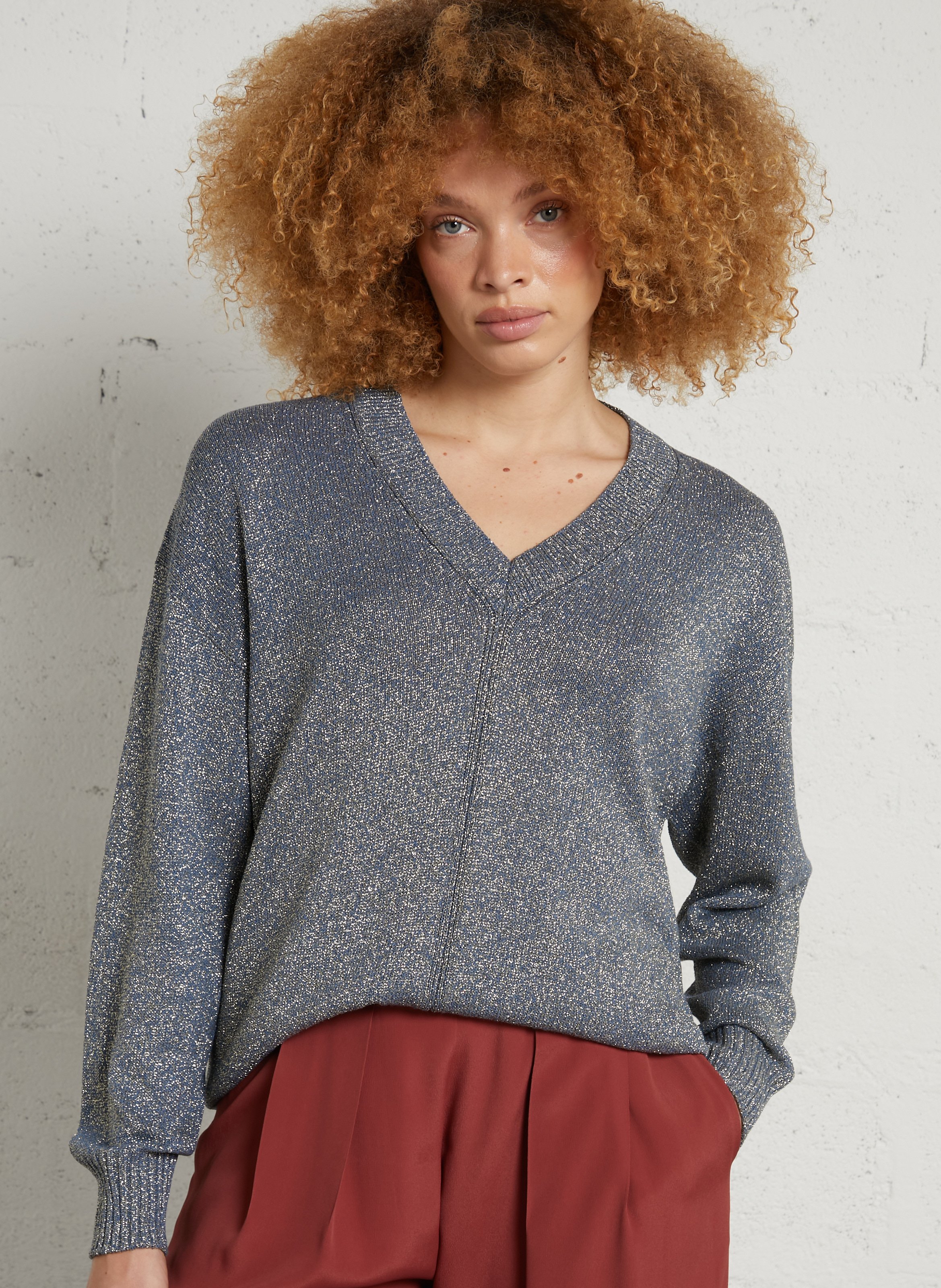 Loose-fit metallic knit V-neck sweater MOMONI White