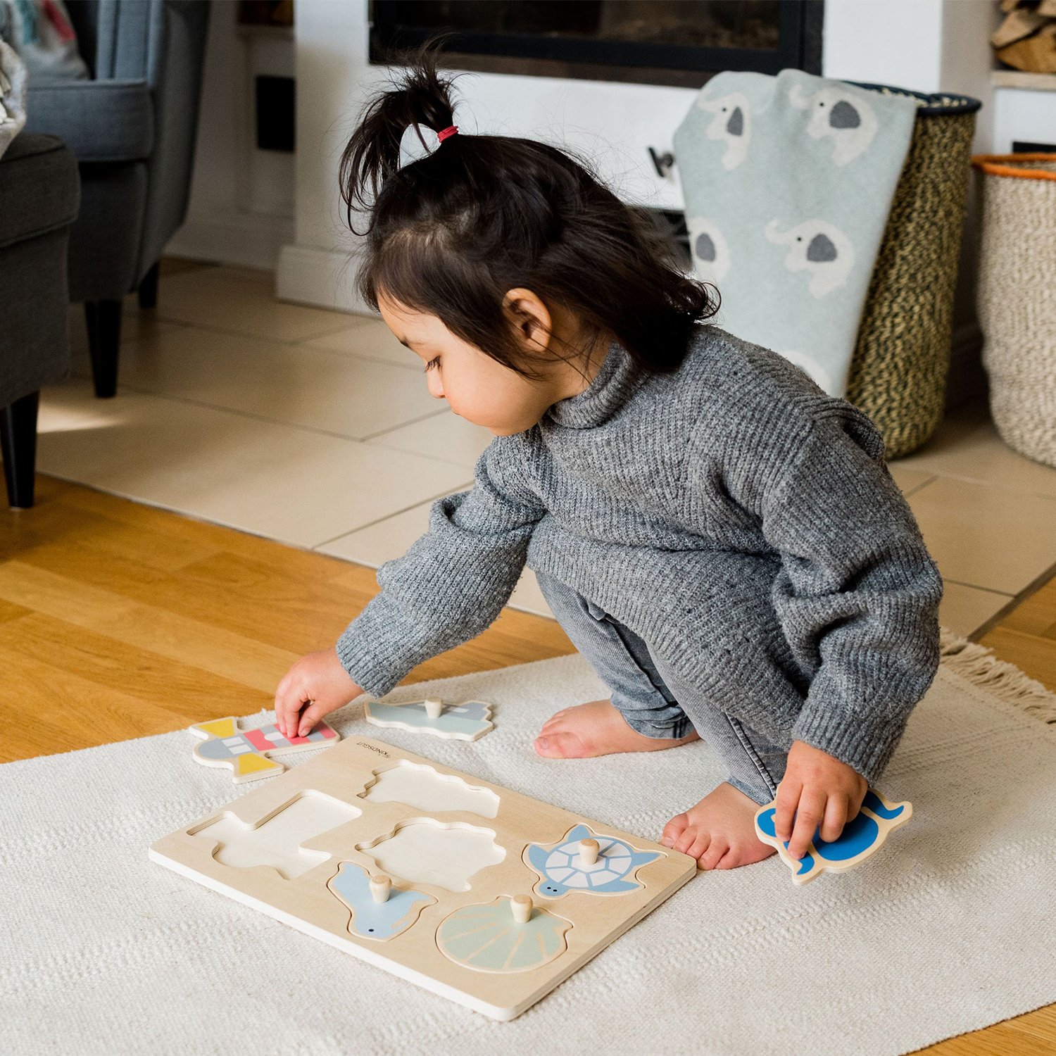 Wooden ocean peg puzzle KINDSGUT Blue