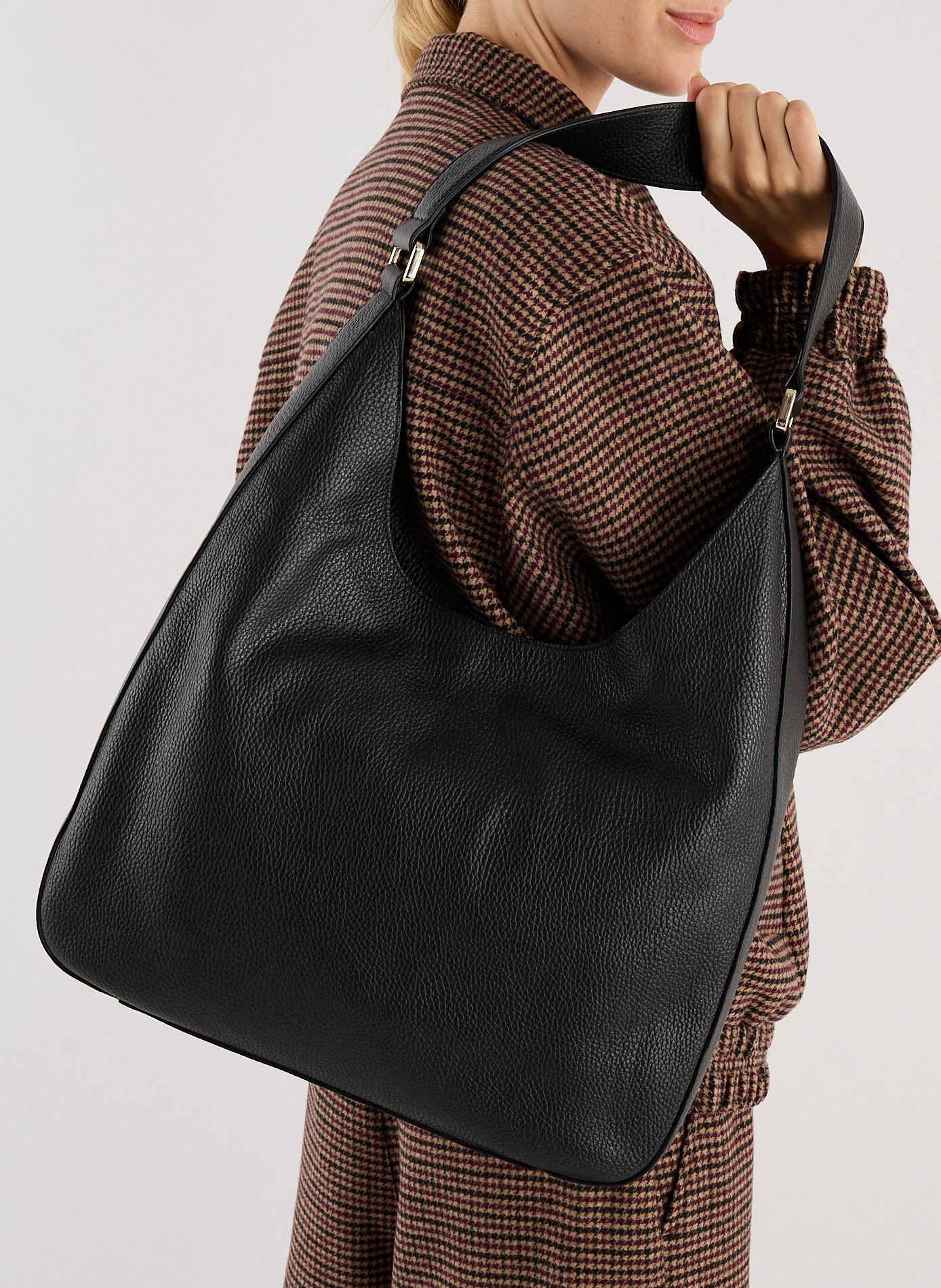 Gustin leather handbag. SAISON 1865 Black