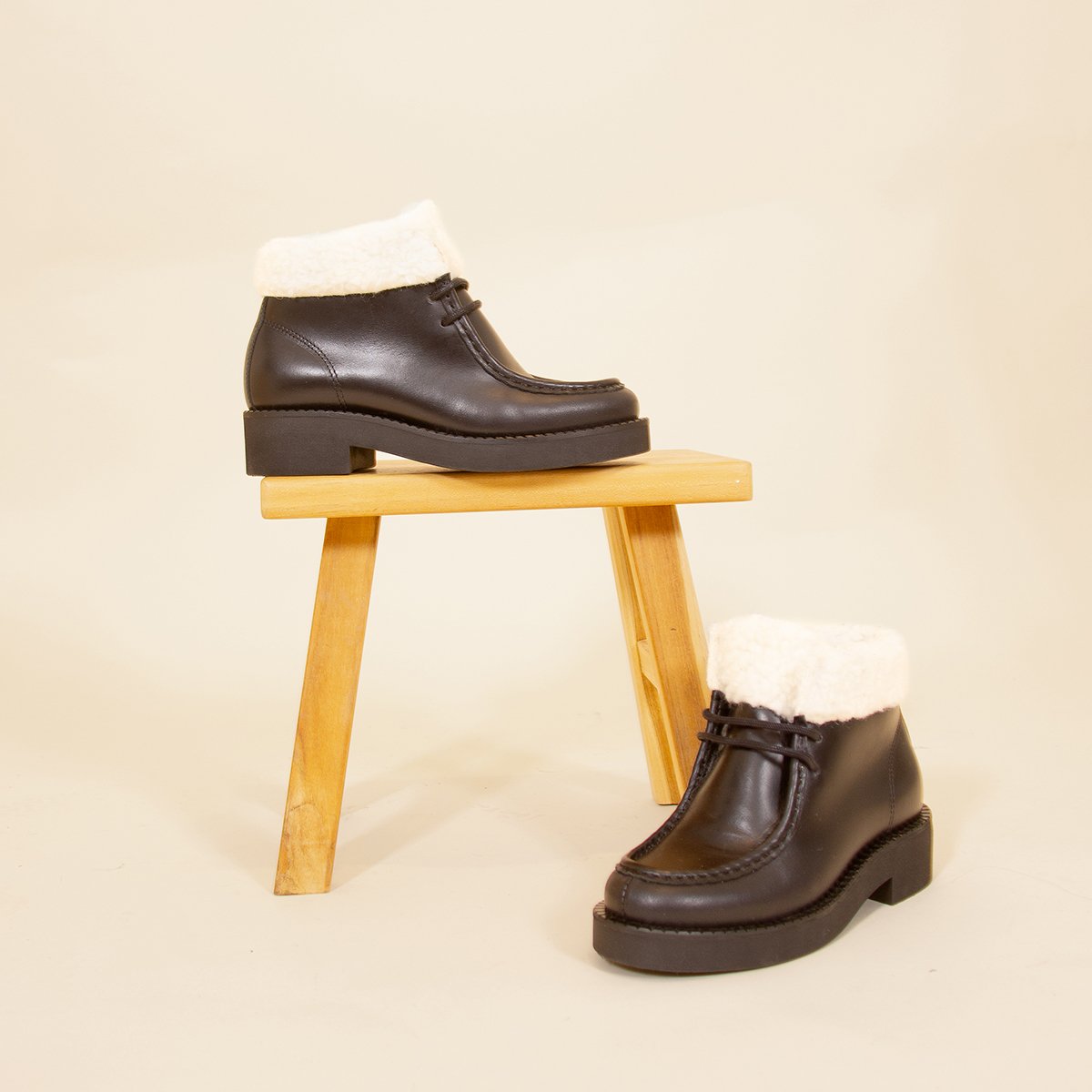 Low leather fur-lined ankle boots JULES & JENN Black