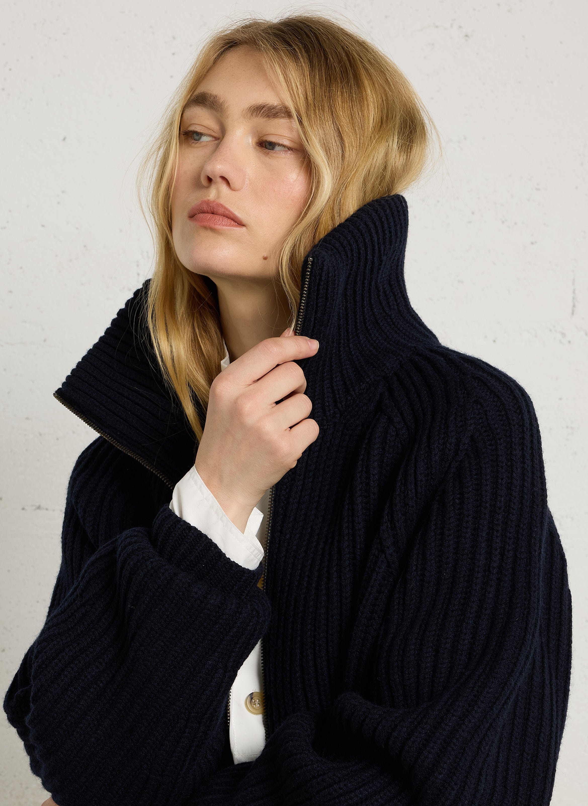 Weit geschnittene Wolljacke mit Stehkragen SOEUR Blau