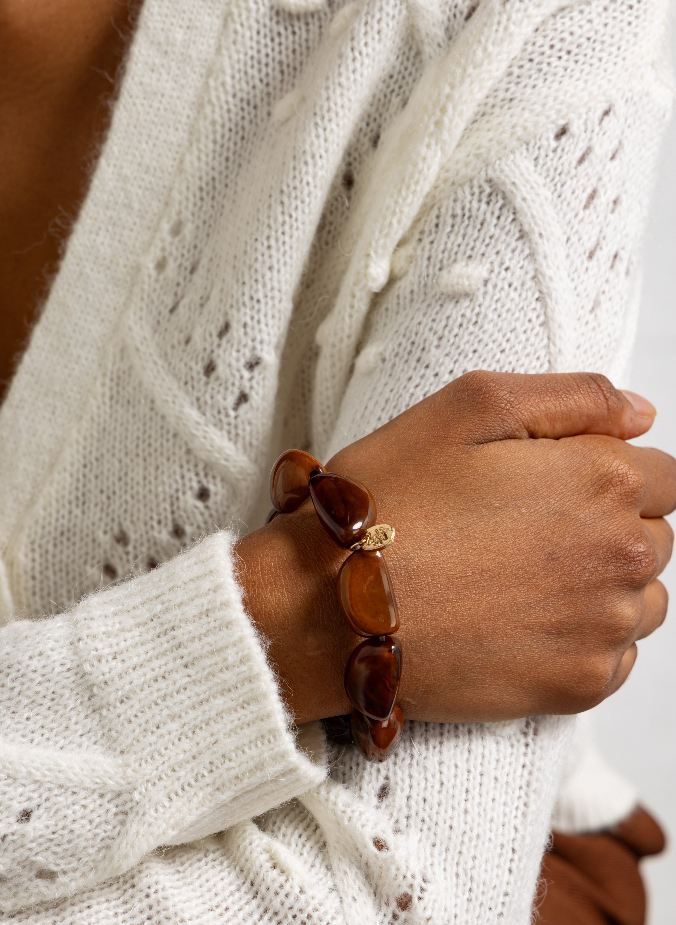 Bracelet élastiqué avec perles FEEKA Marron
