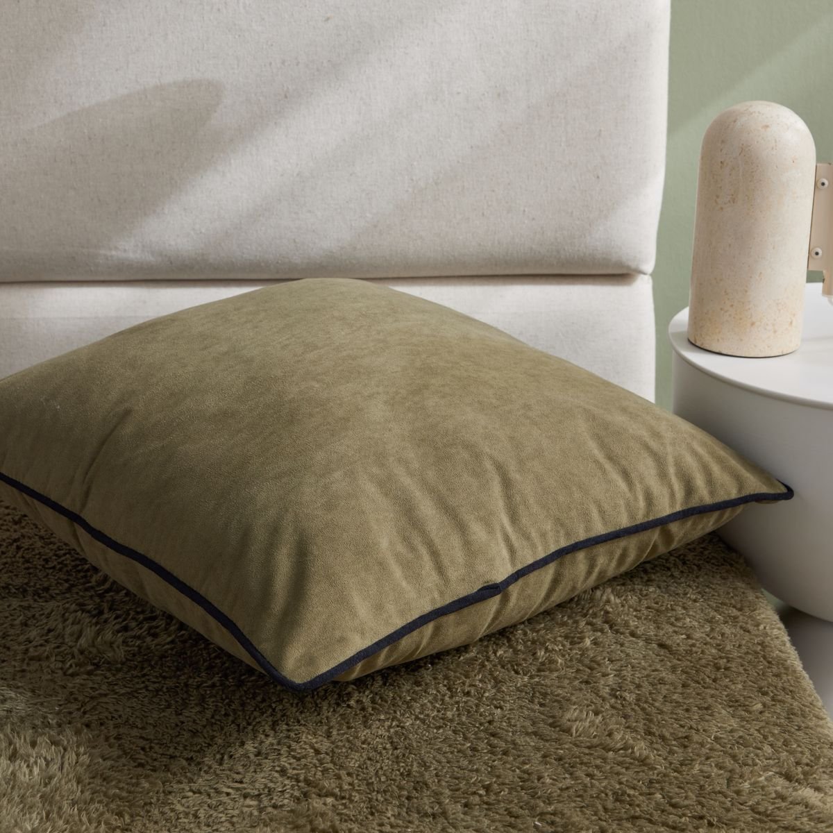 Solid square cushion Green