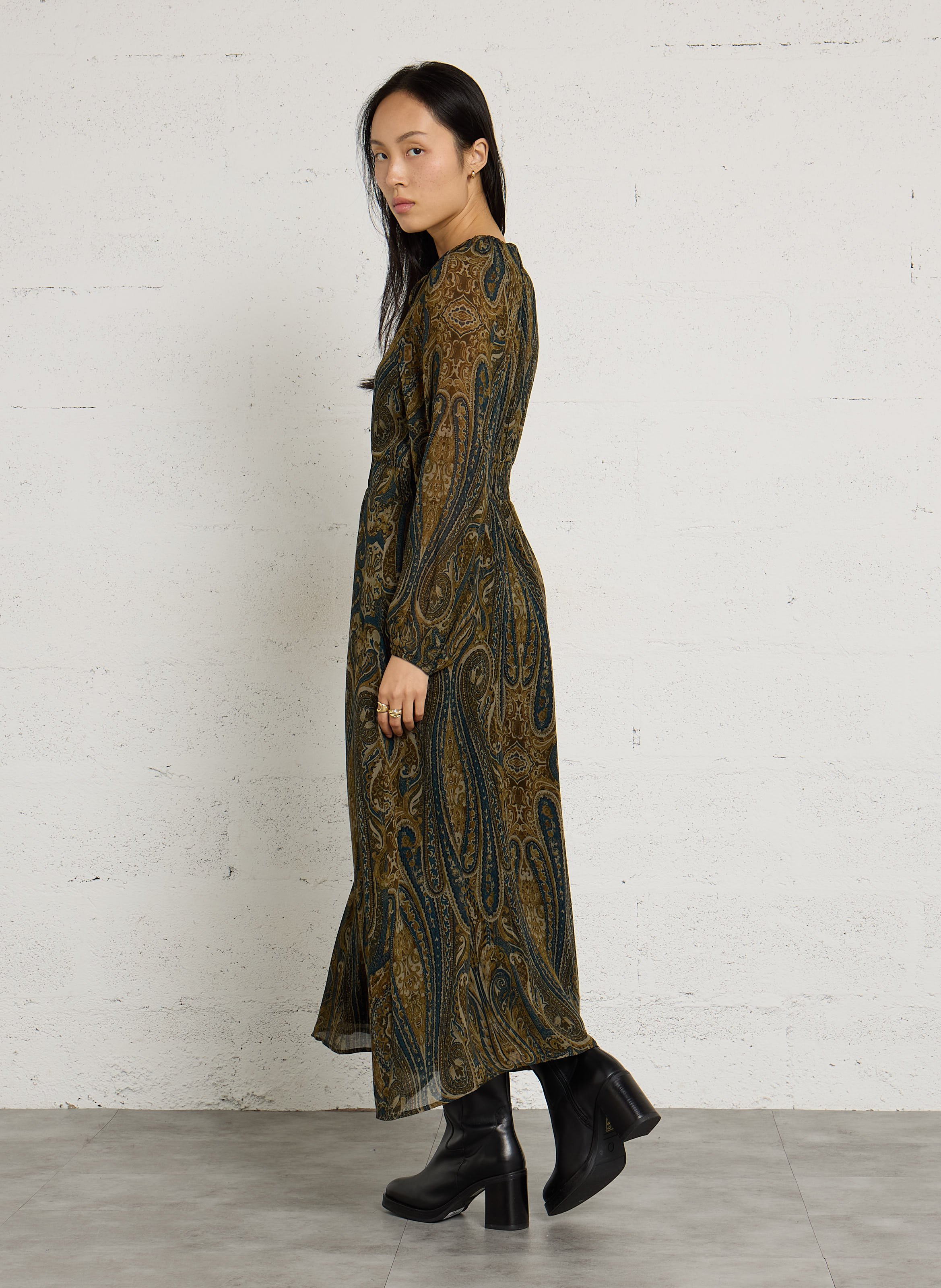 Halflange, getailleerde jurk met print MAISON 123 Groen