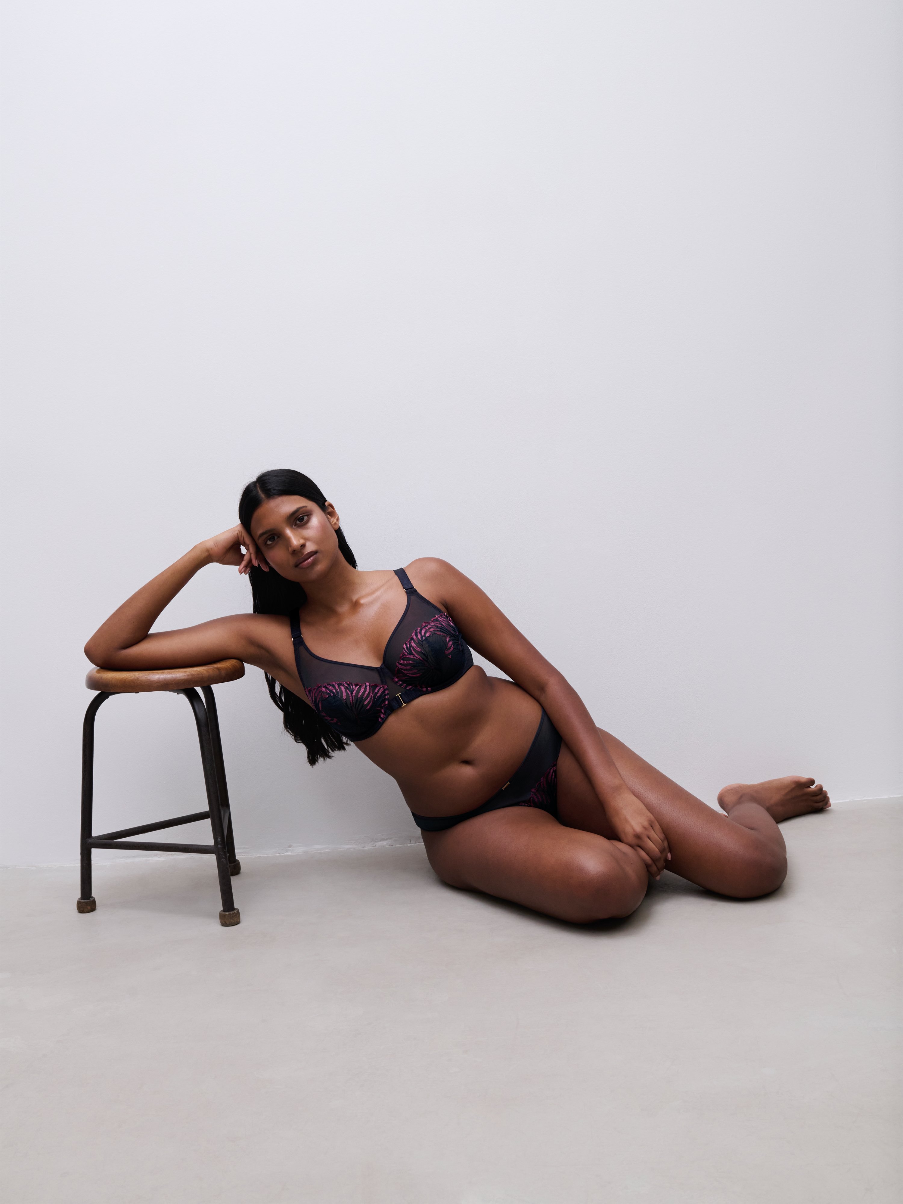 Very supportive embroidered bra CHANTELLE