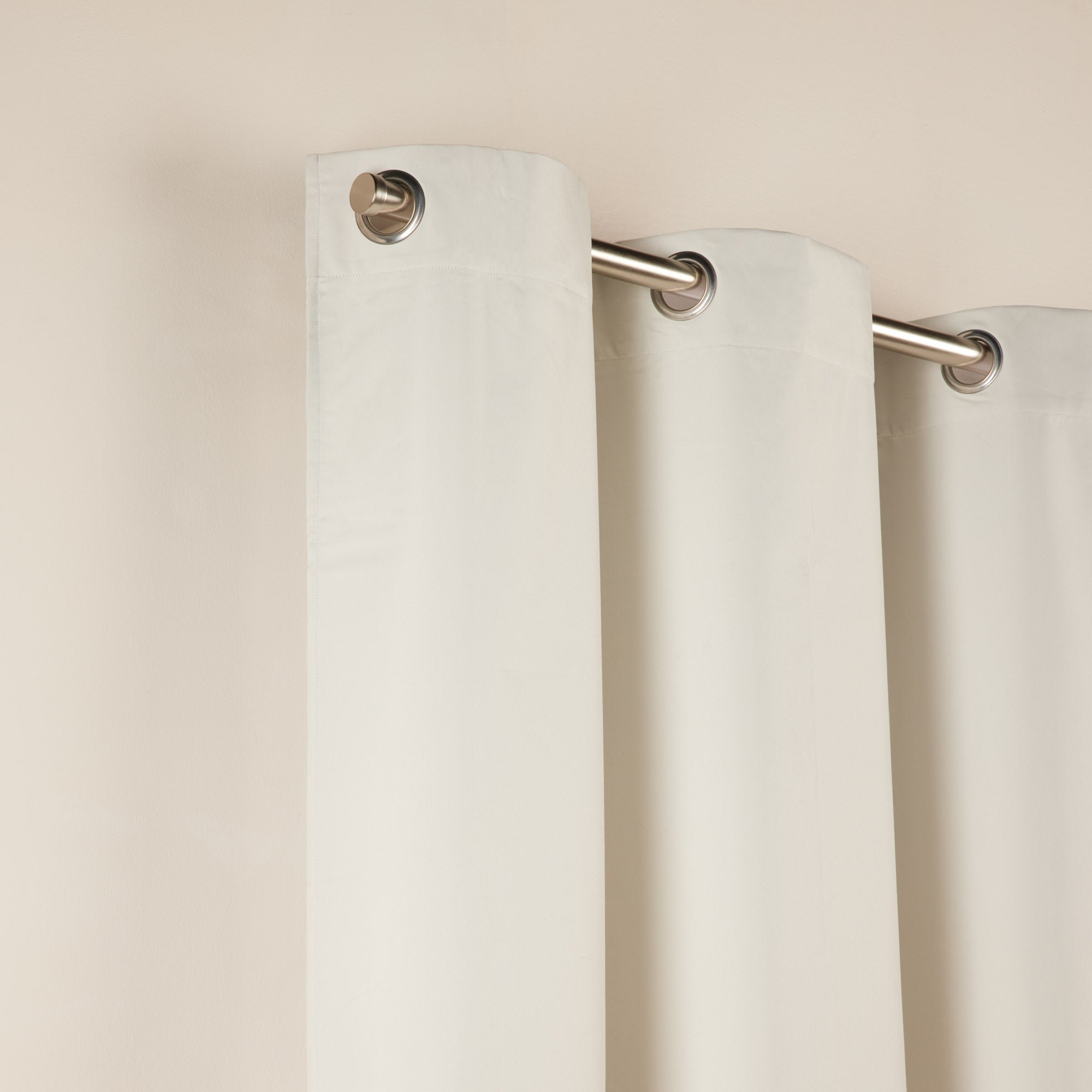 Black-out curtain with eyelets MADURA White