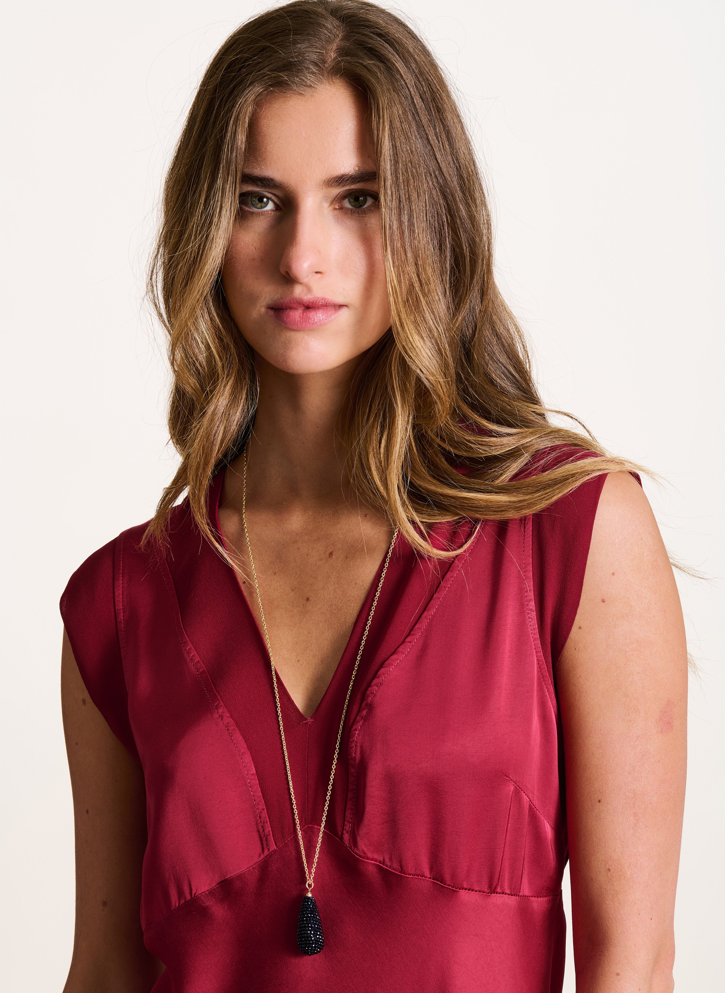 Robe longue satinée col v LA FEE MARABOUTEE Rouge