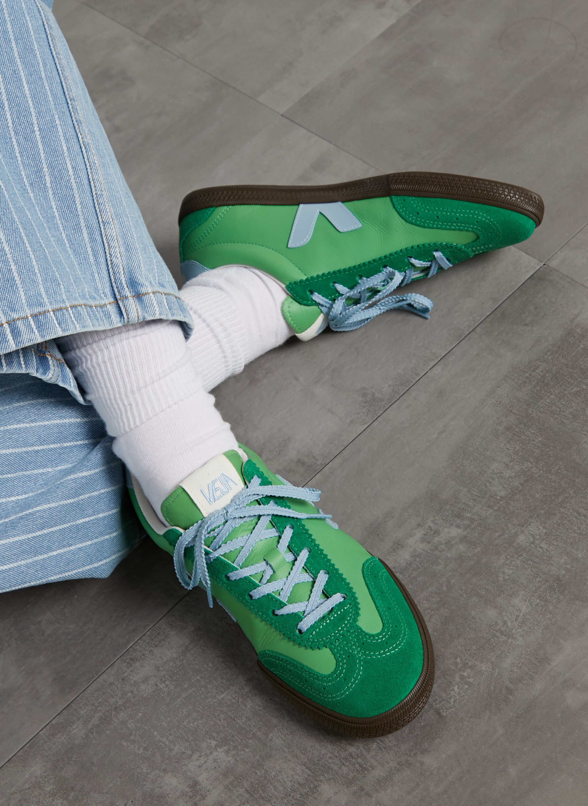 Baskets basses en cuir VEJA Vert