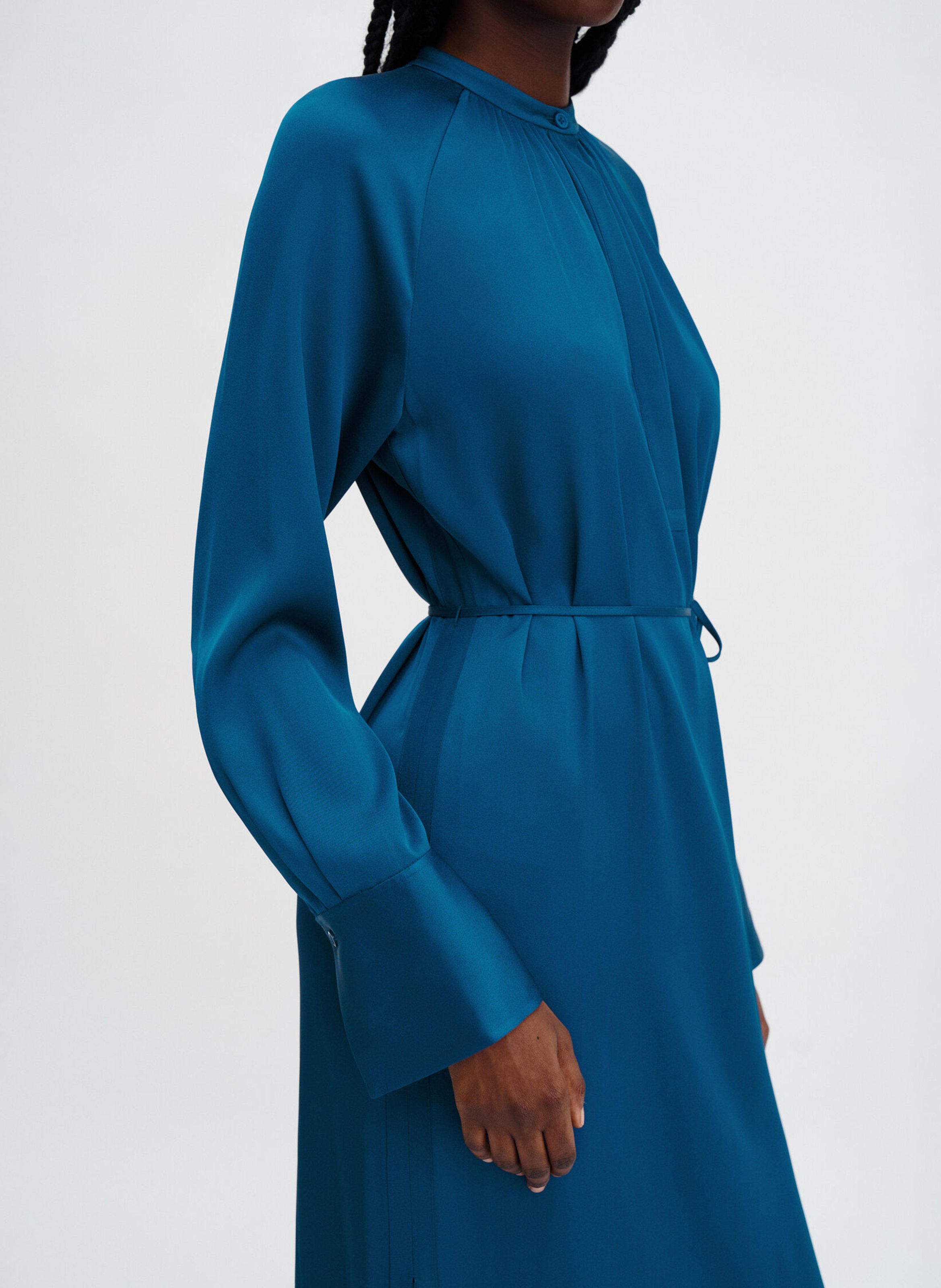 Lange, glanzende jurk FILIPPA K Blauw