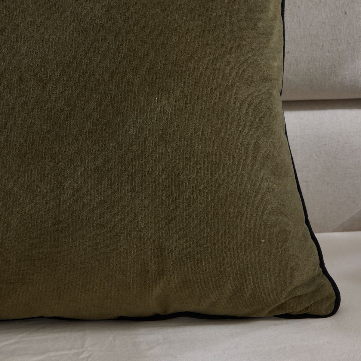 Solid square cushion Green