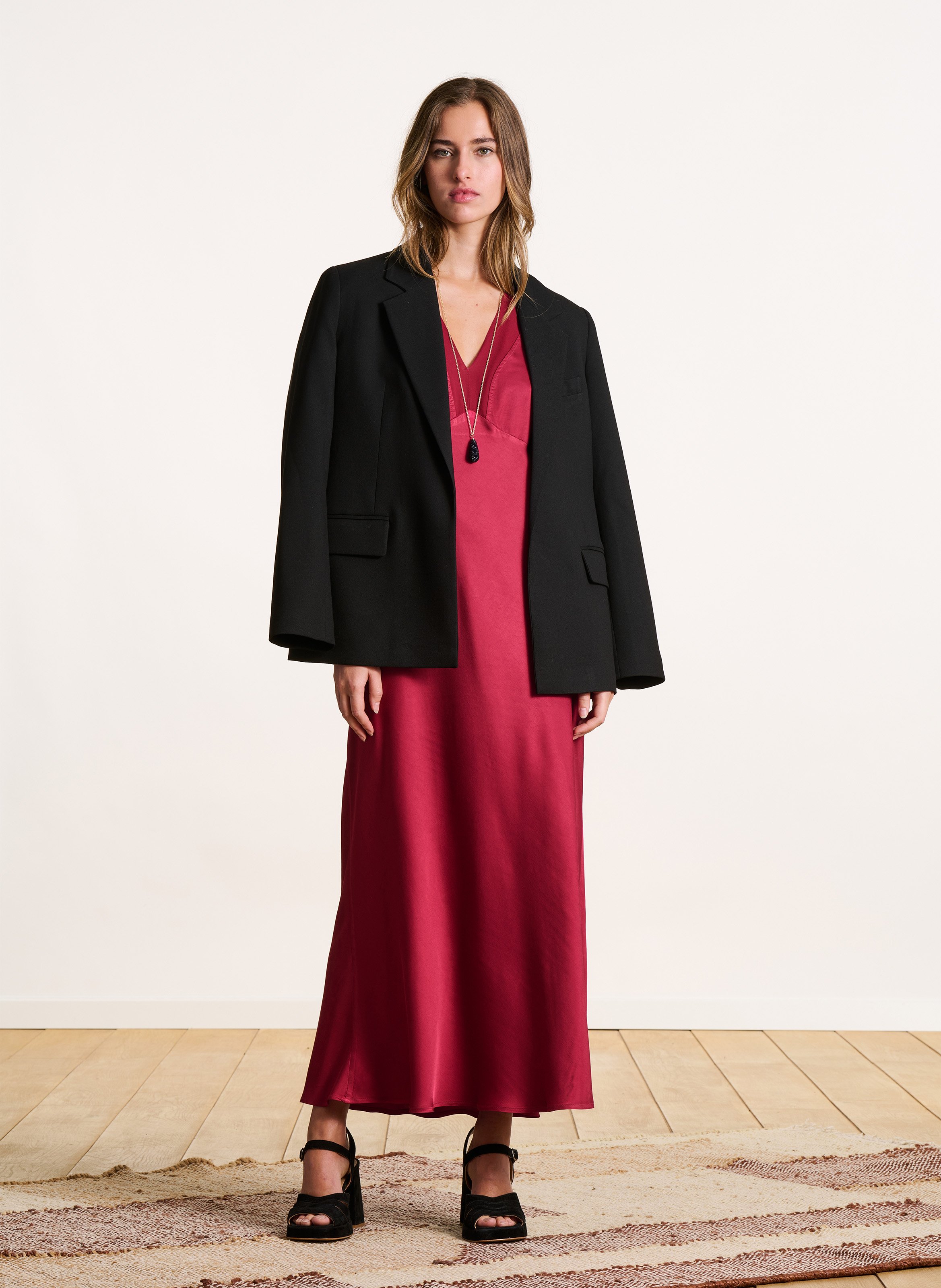 Robe longue satinée col v LA FEE MARABOUTEE Rouge