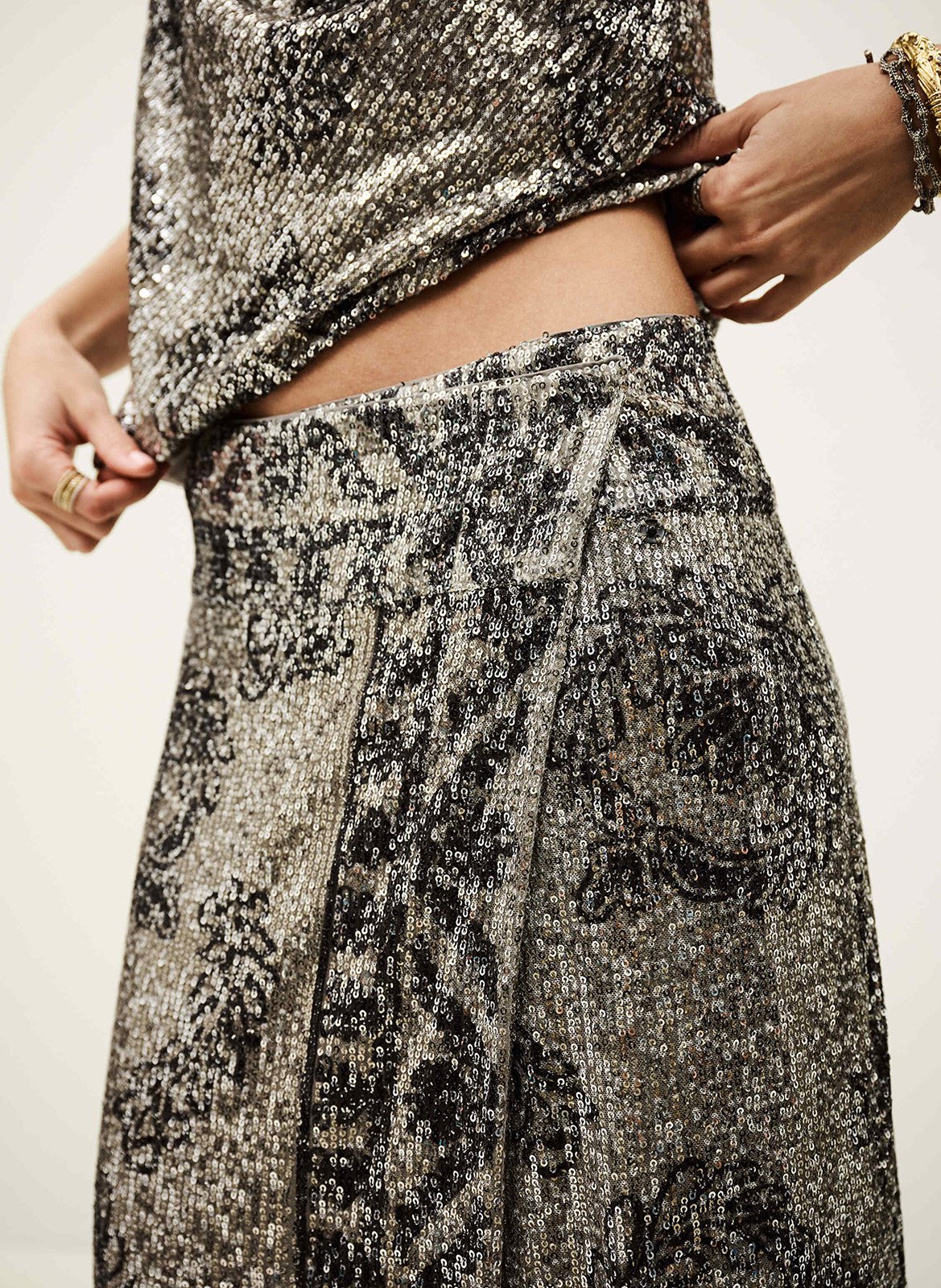 Lange wikkelrok met paillettenpatroon BA&SH Zwart