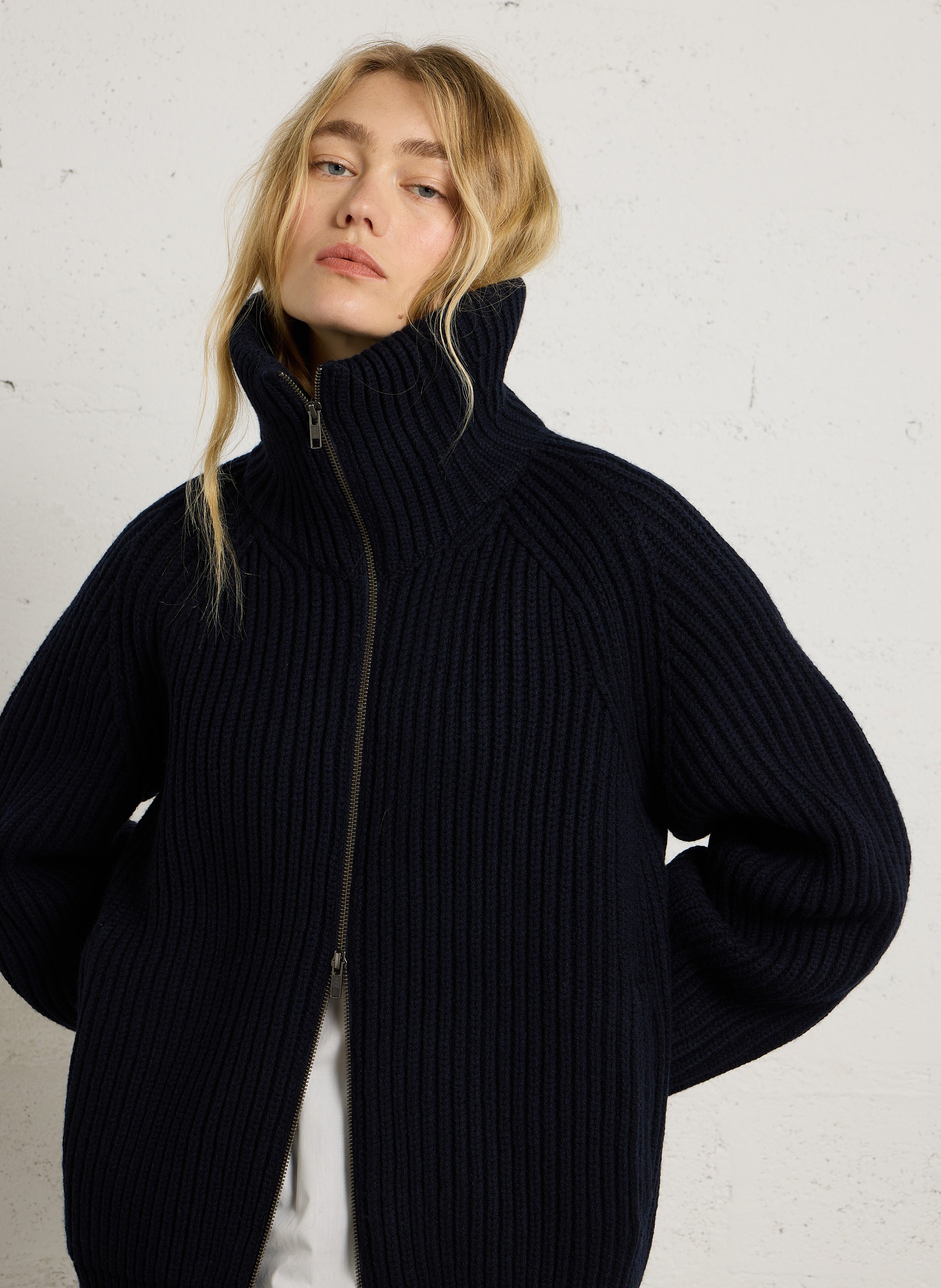 Weit geschnittene Wolljacke mit Stehkragen SOEUR Blau