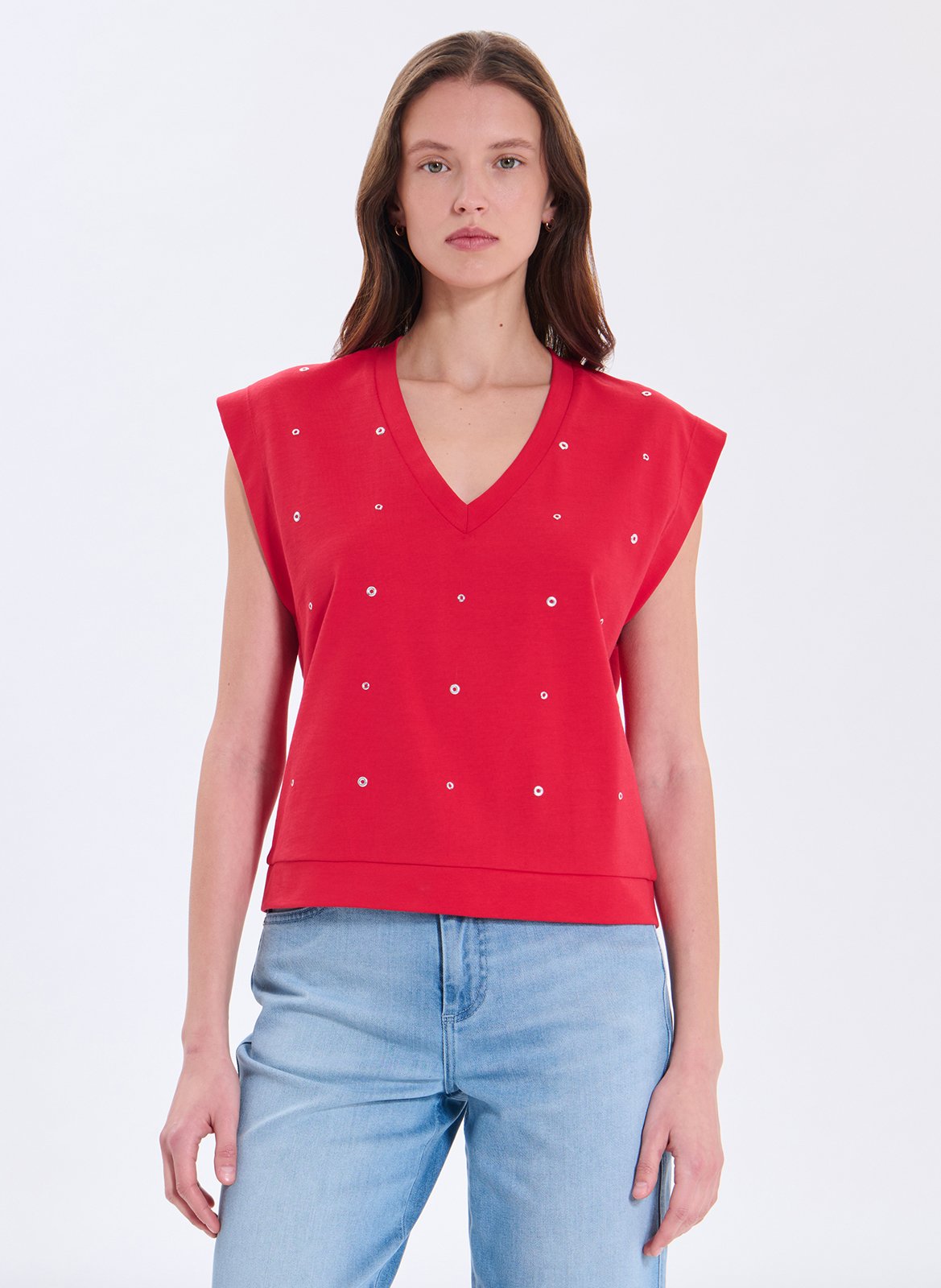 Aansluitende top met V-hals en oogjes ZAPA Rood