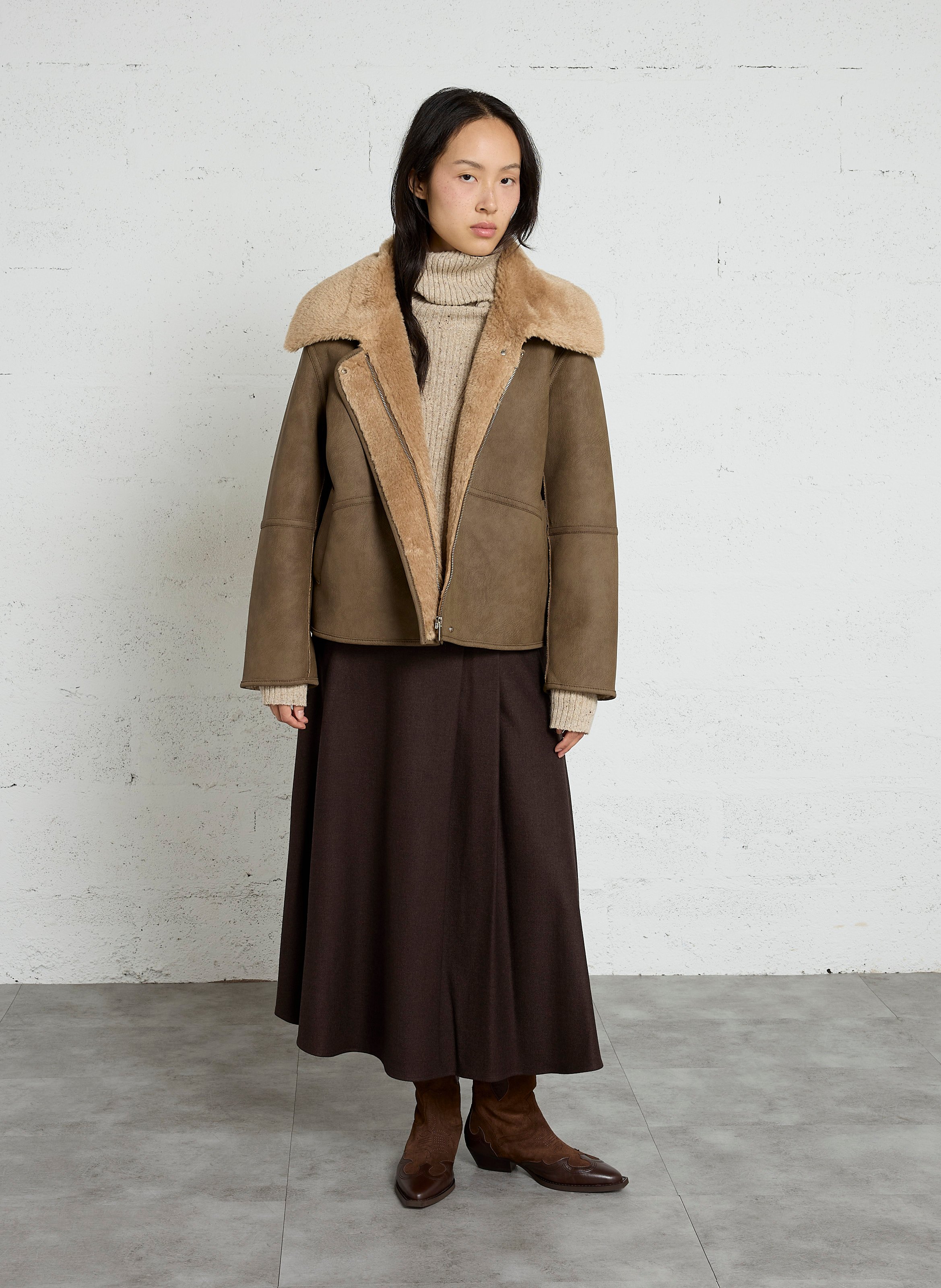 Gerade geschnittene Jacke mit klassischem Kragen JC SOPHIE Braun