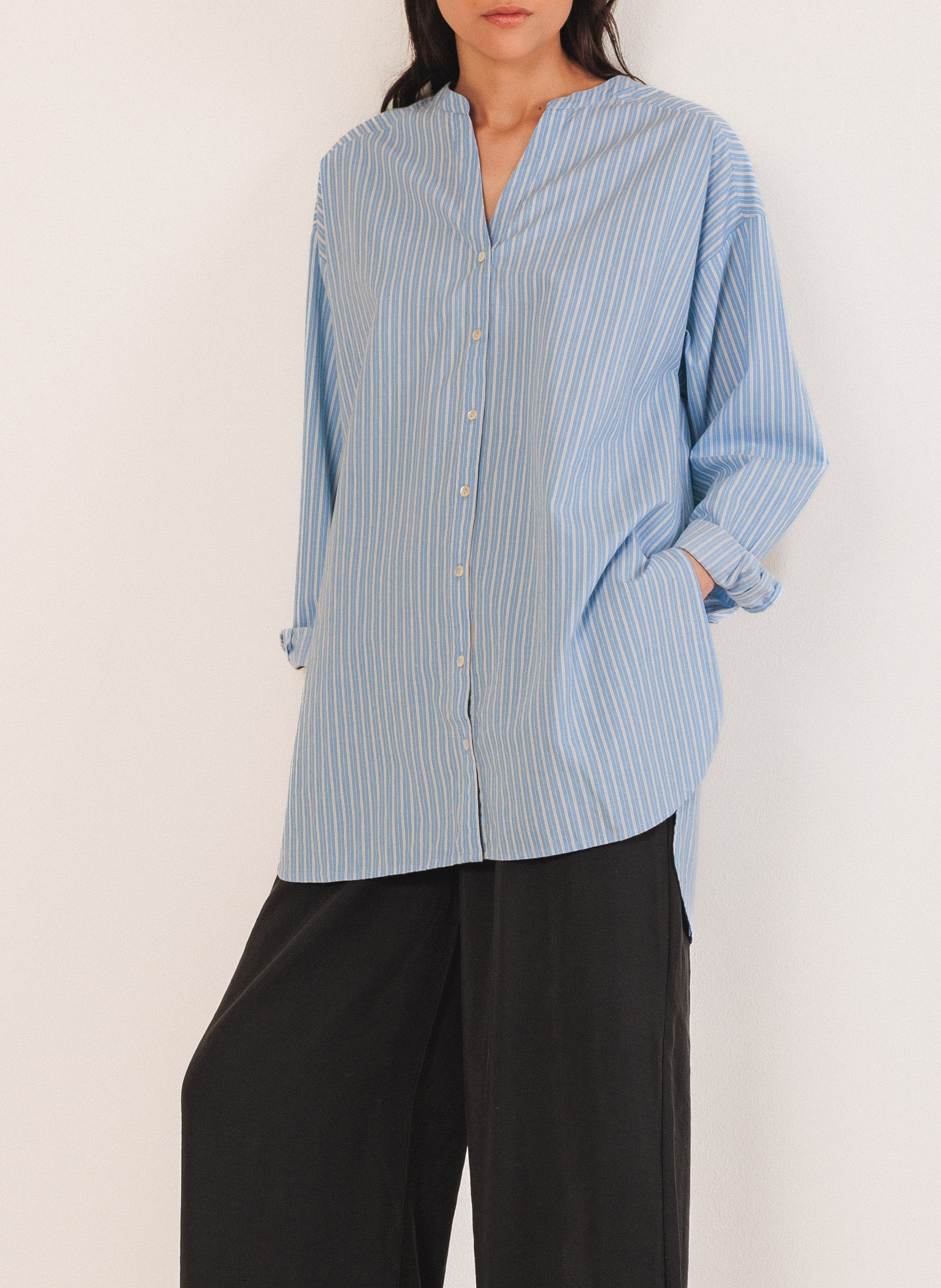 Chemise col V en coton INDI & COLD Bleu