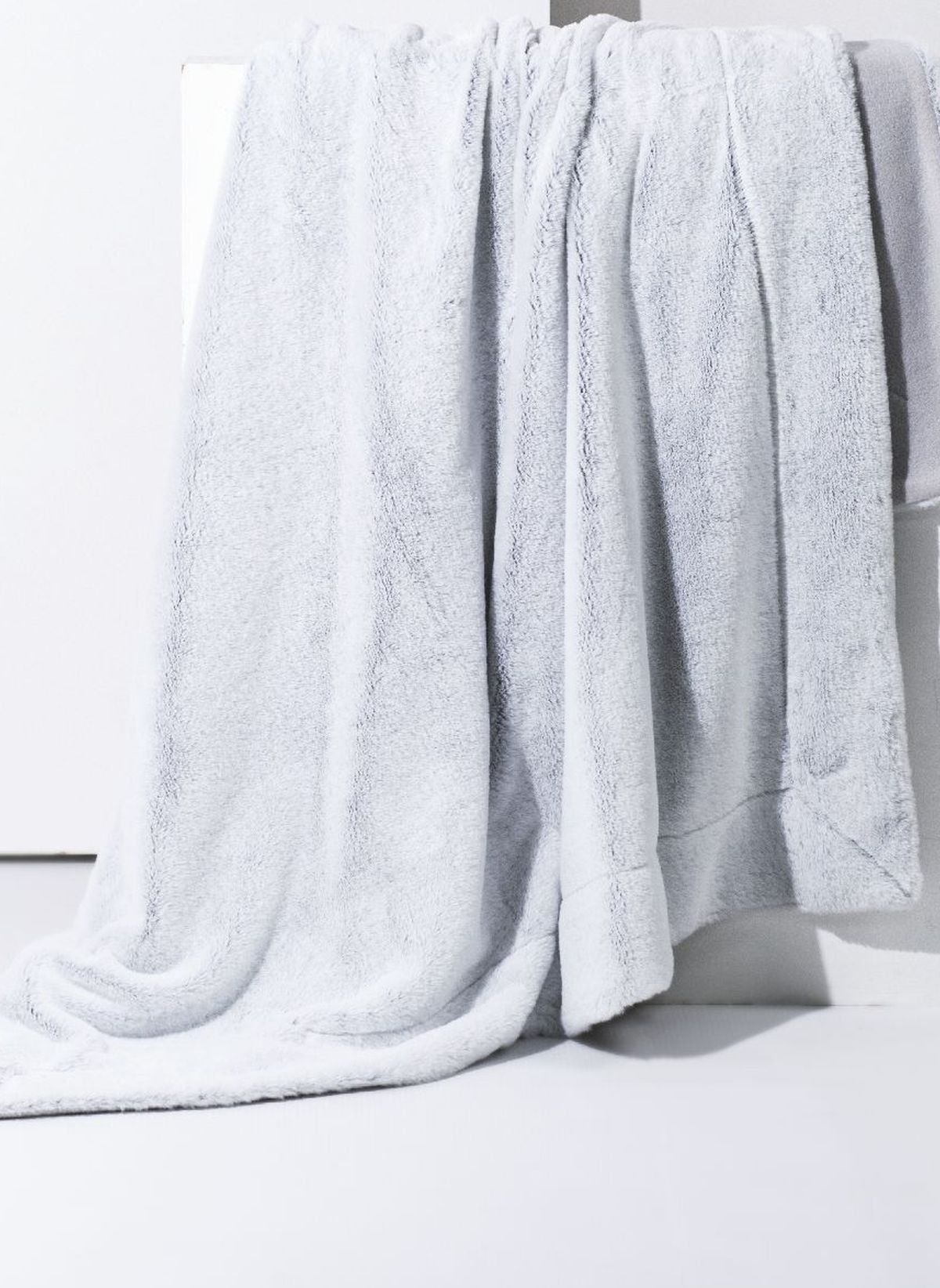 Plain matching cushion and throw set TODAY LINGE DE MAISON Grey