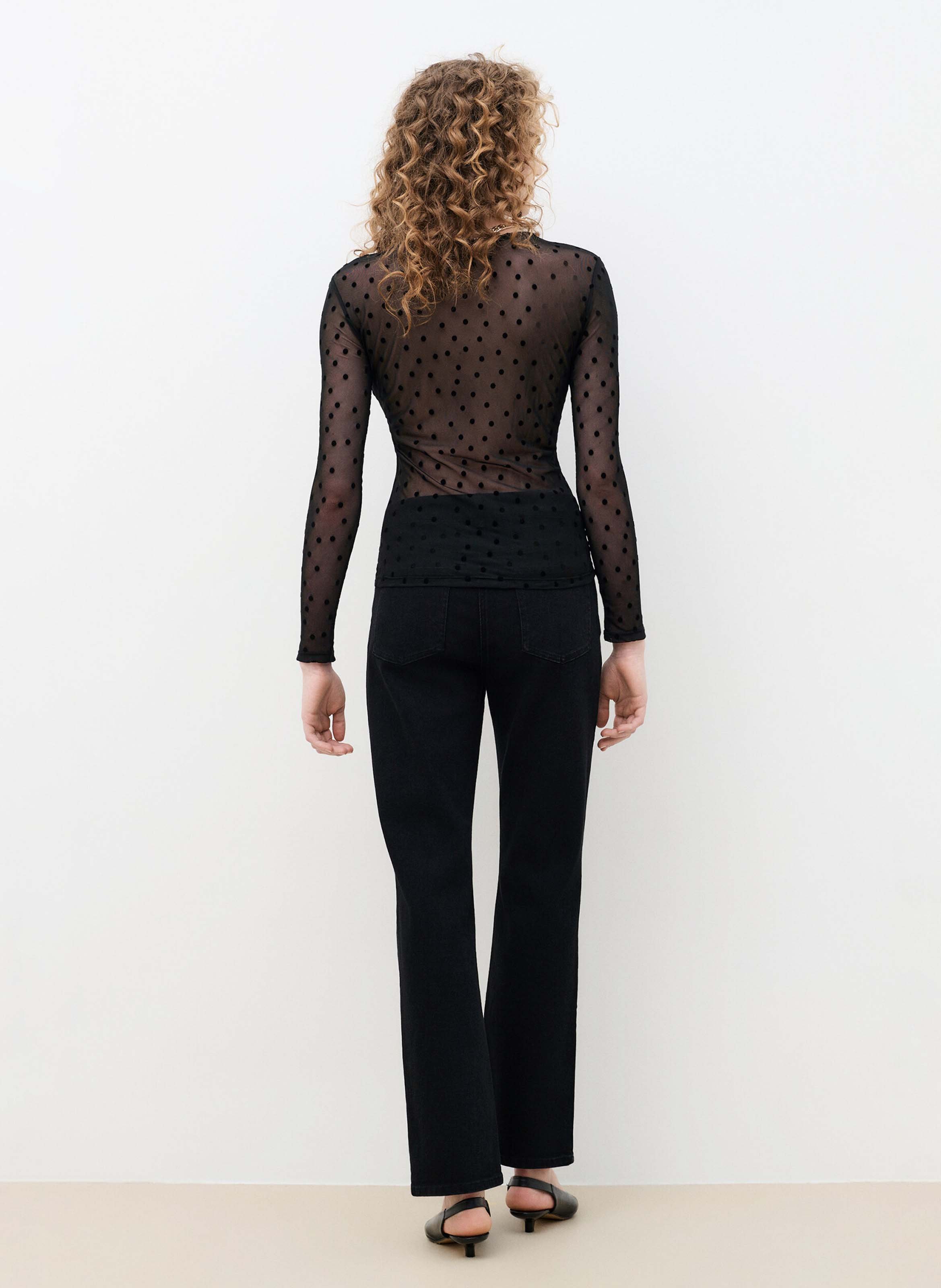 Eng anliegendes T-Shirt mit Polka-Dots und Rundhalsausschnitt | Schwarz CAROLL Damen