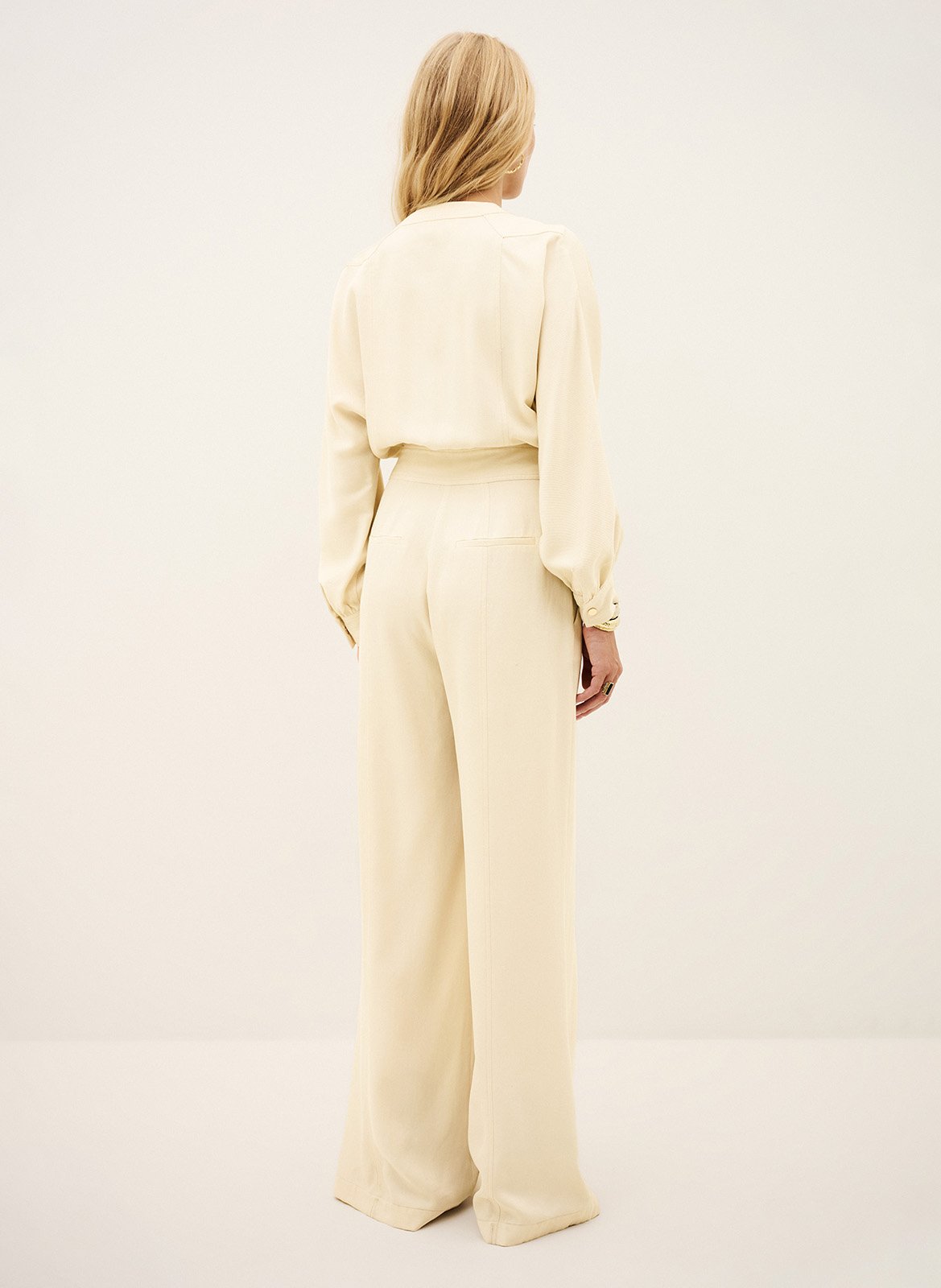 Taillierte Jumpsuit mit V-Ausschnitt und geradem Bein BA&SH Beige