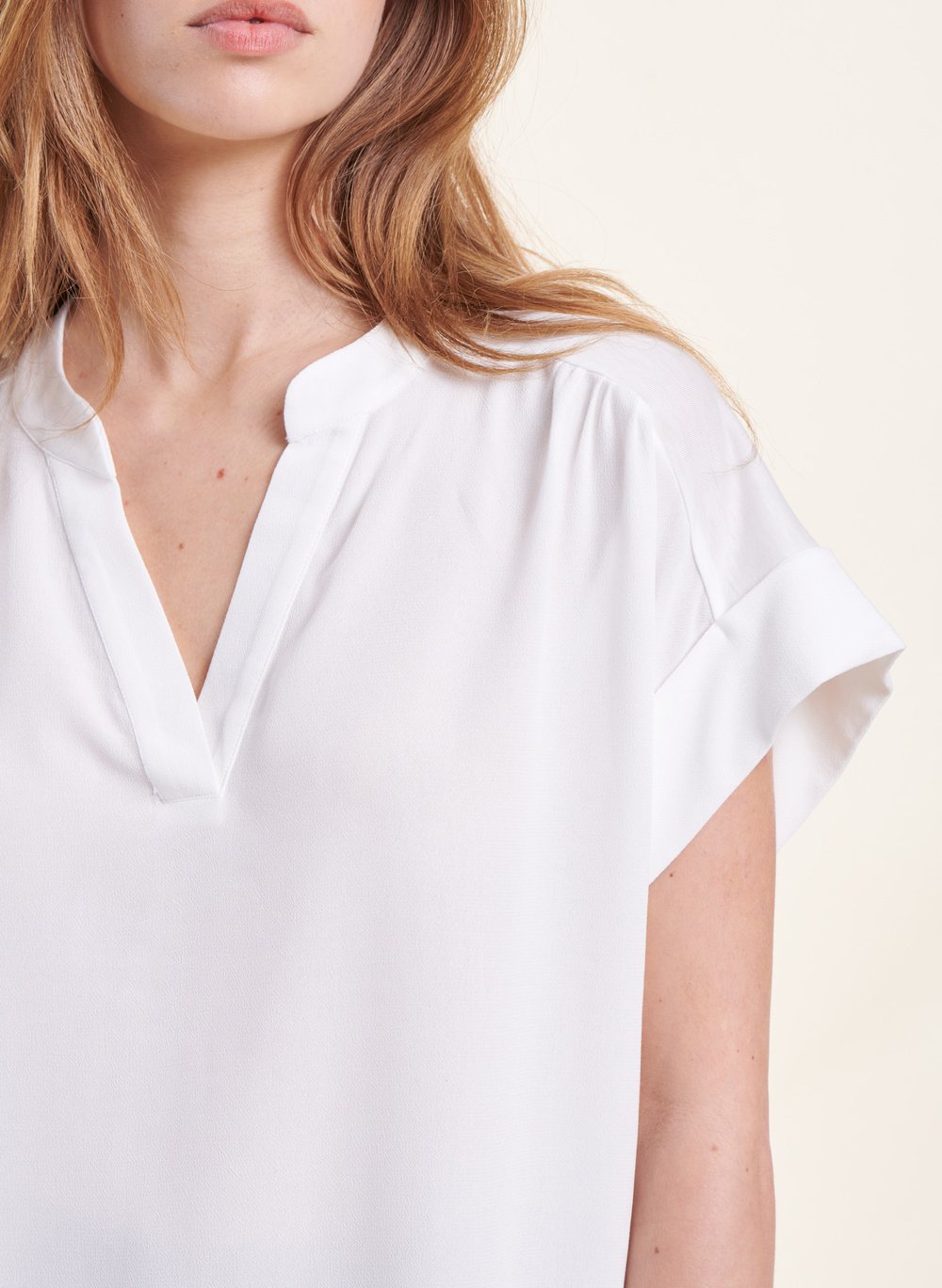 Tee-shirt ample col V bi-matières LA FEE MARABOUTEE Blanc