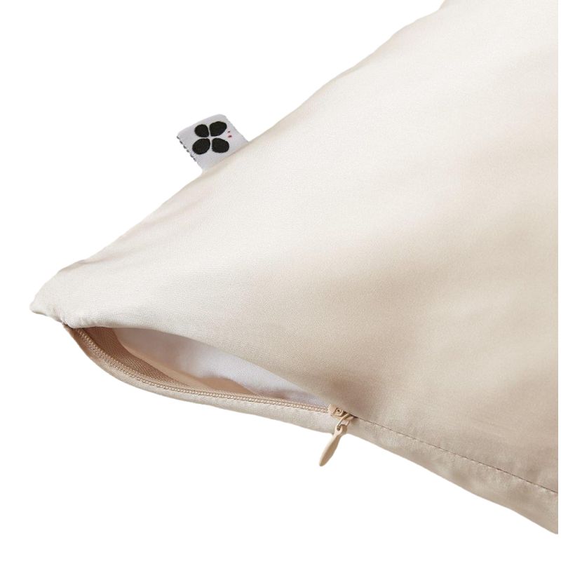 "Soanne" mulberry silk pillowcase - butterfly effect. L'EFFET PAPILLON Beige