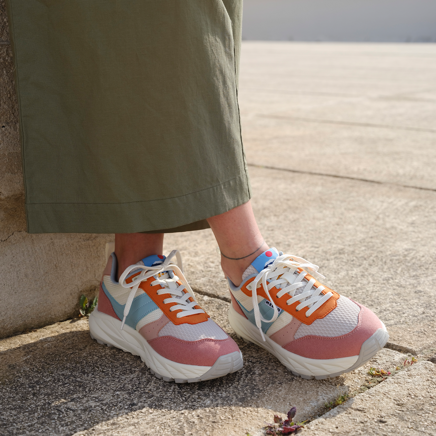 Technical and durable sneakers MEEKO Pink