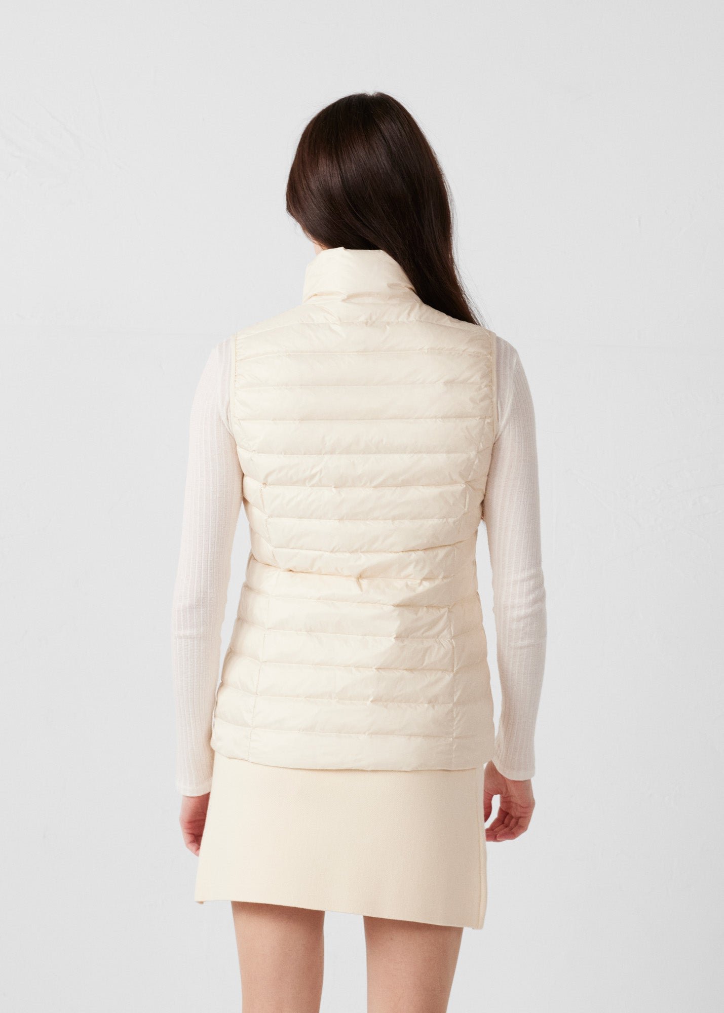 Sleeveless lightweight down vest seda White
