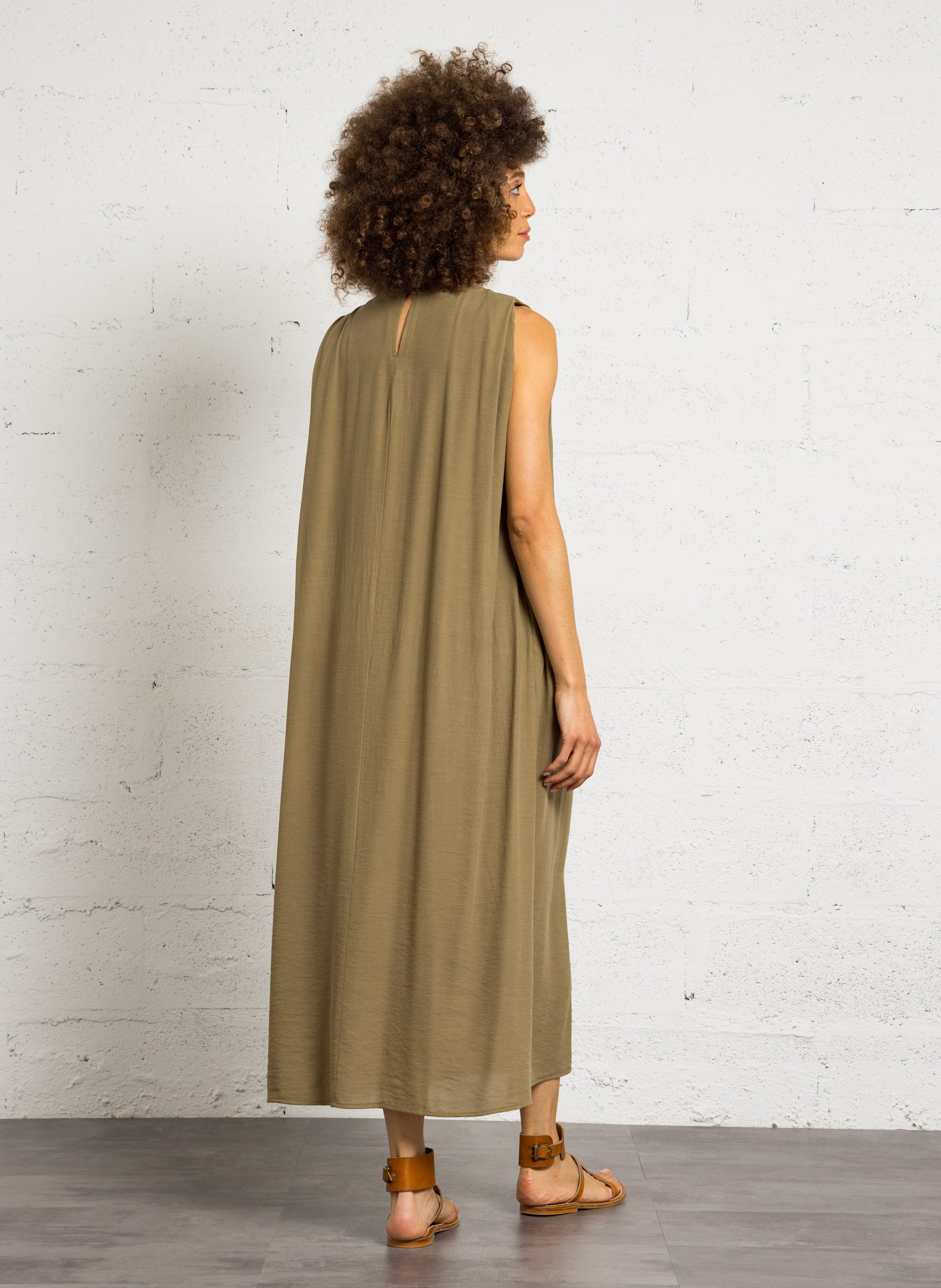 Langes Kleid mit Rundhalsausschnitt THE KORNER Khaki
