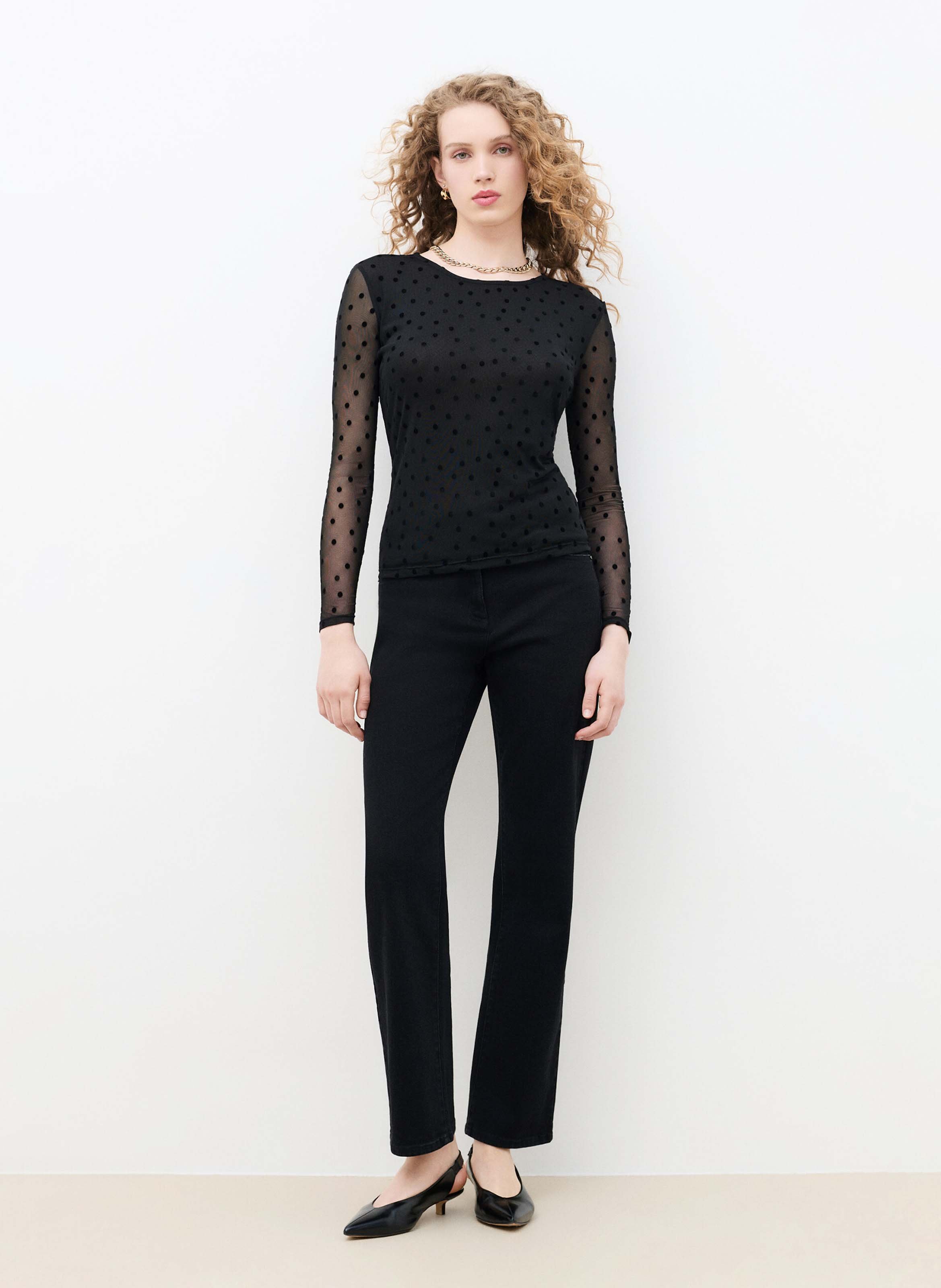 Eng anliegendes T-Shirt mit Polka-Dots und Rundhalsausschnitt | Schwarz CAROLL Damen