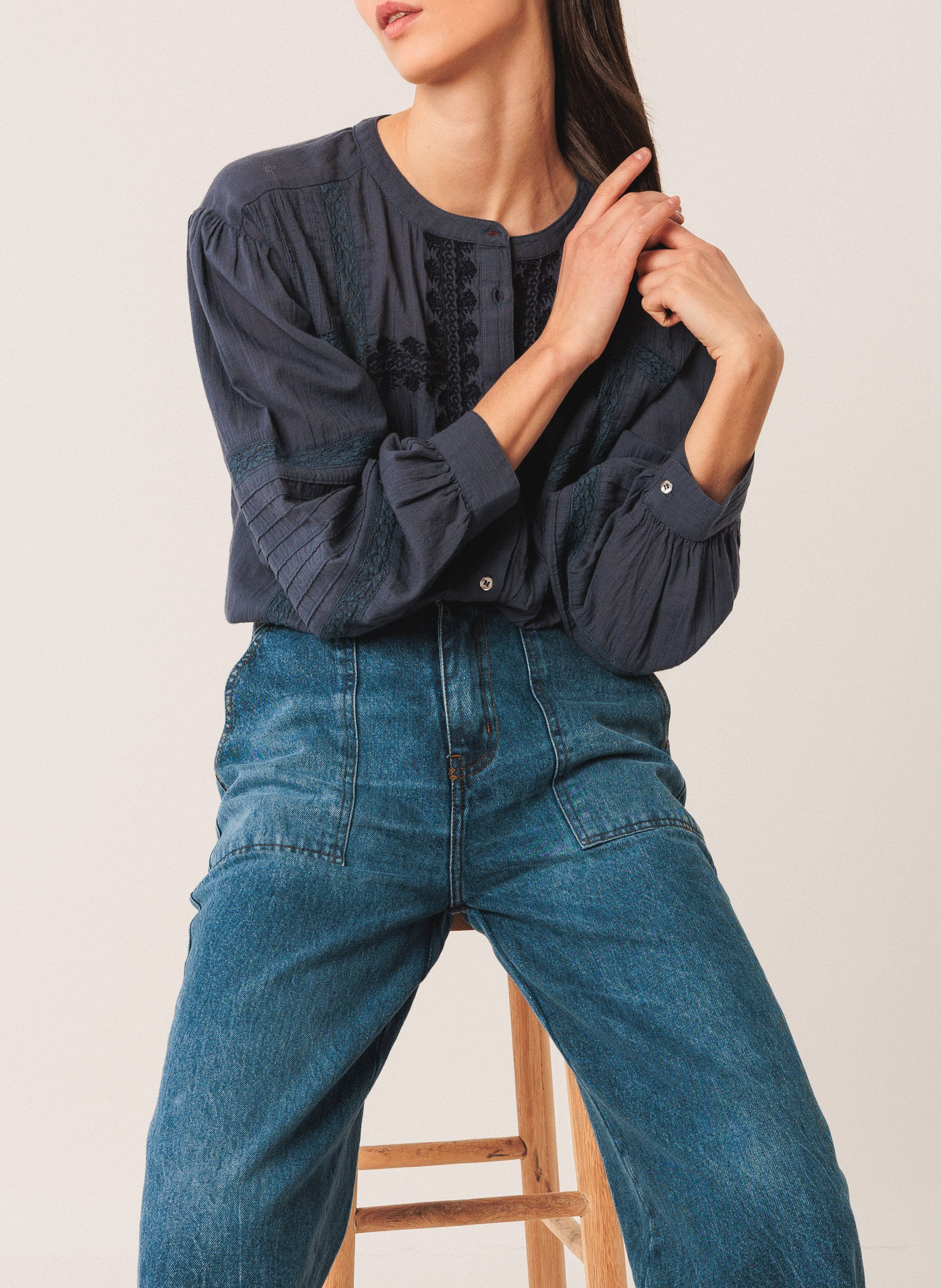 Loose-fit organic cotton shirt with round neck INDI & COLD