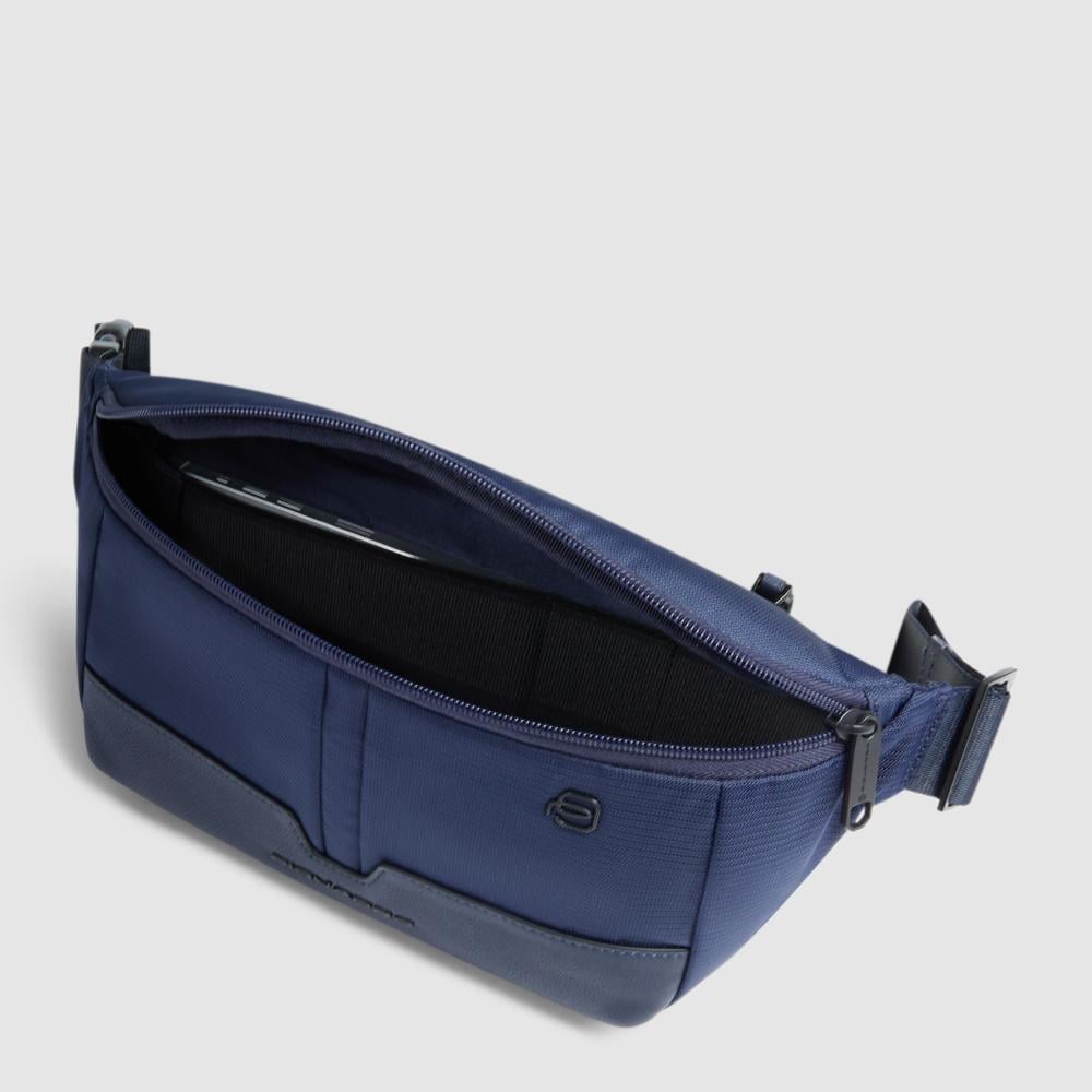 Expandable waist bag in recycled fabric and leather with pocket for Piquadro smart tracker and RFID protection. PIQUADRO Blue
