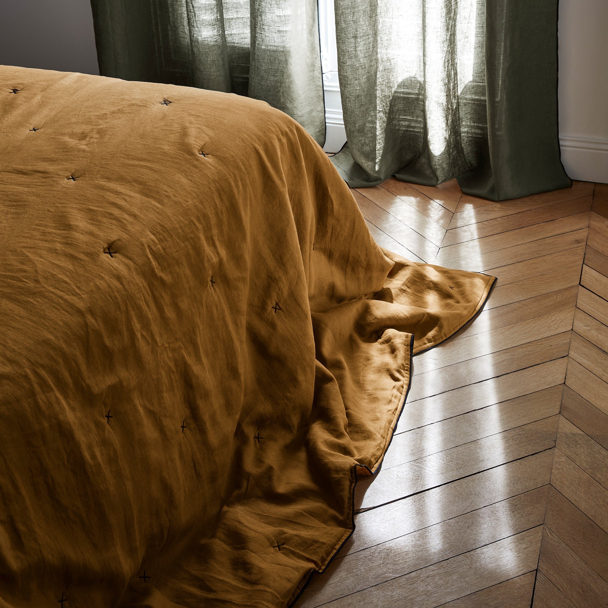 CARLINA - Quilted linen bedspread MADURA Brown