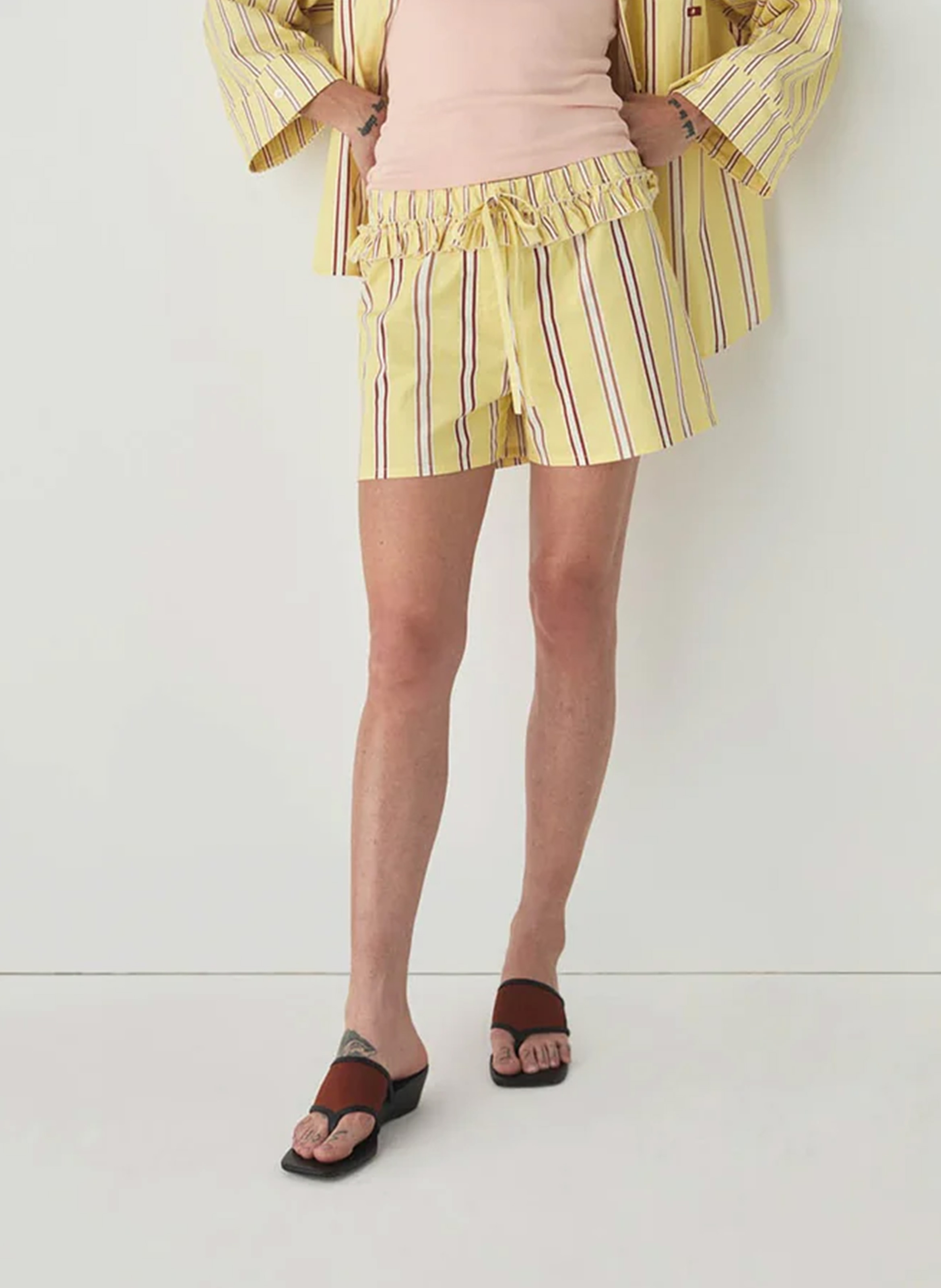 Gerade geschnittene Streifenshorts LAAGAM Gelb