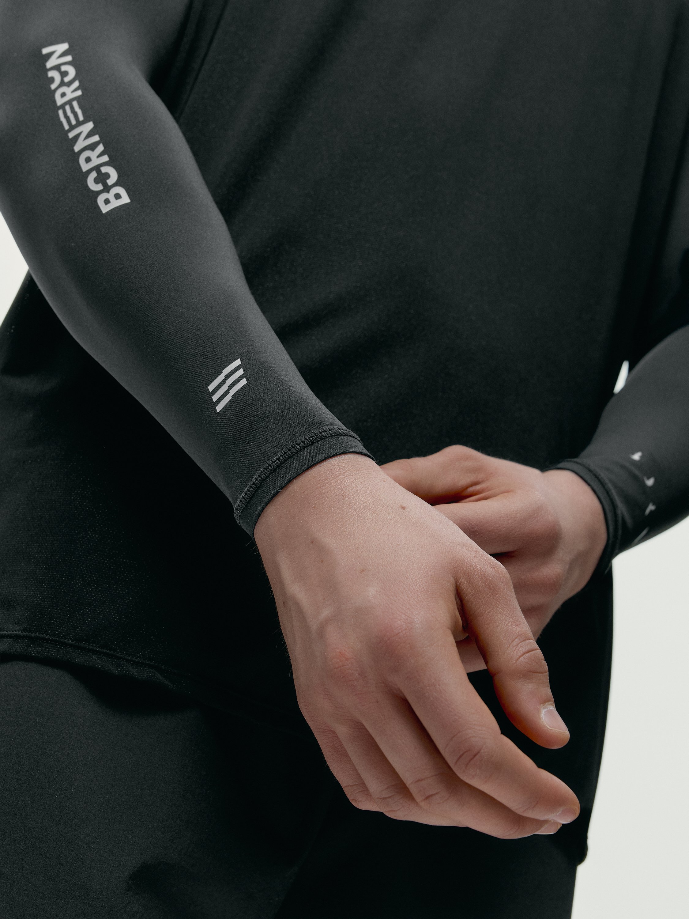 Arm sleeves for running Arm Run elastic fabric with non-slip silicone BORN Black