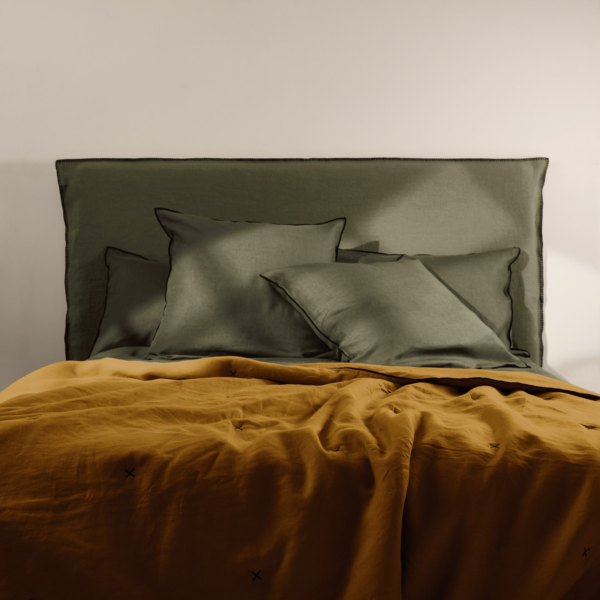 CARLINA - Quilted linen bedspread MADURA Brown