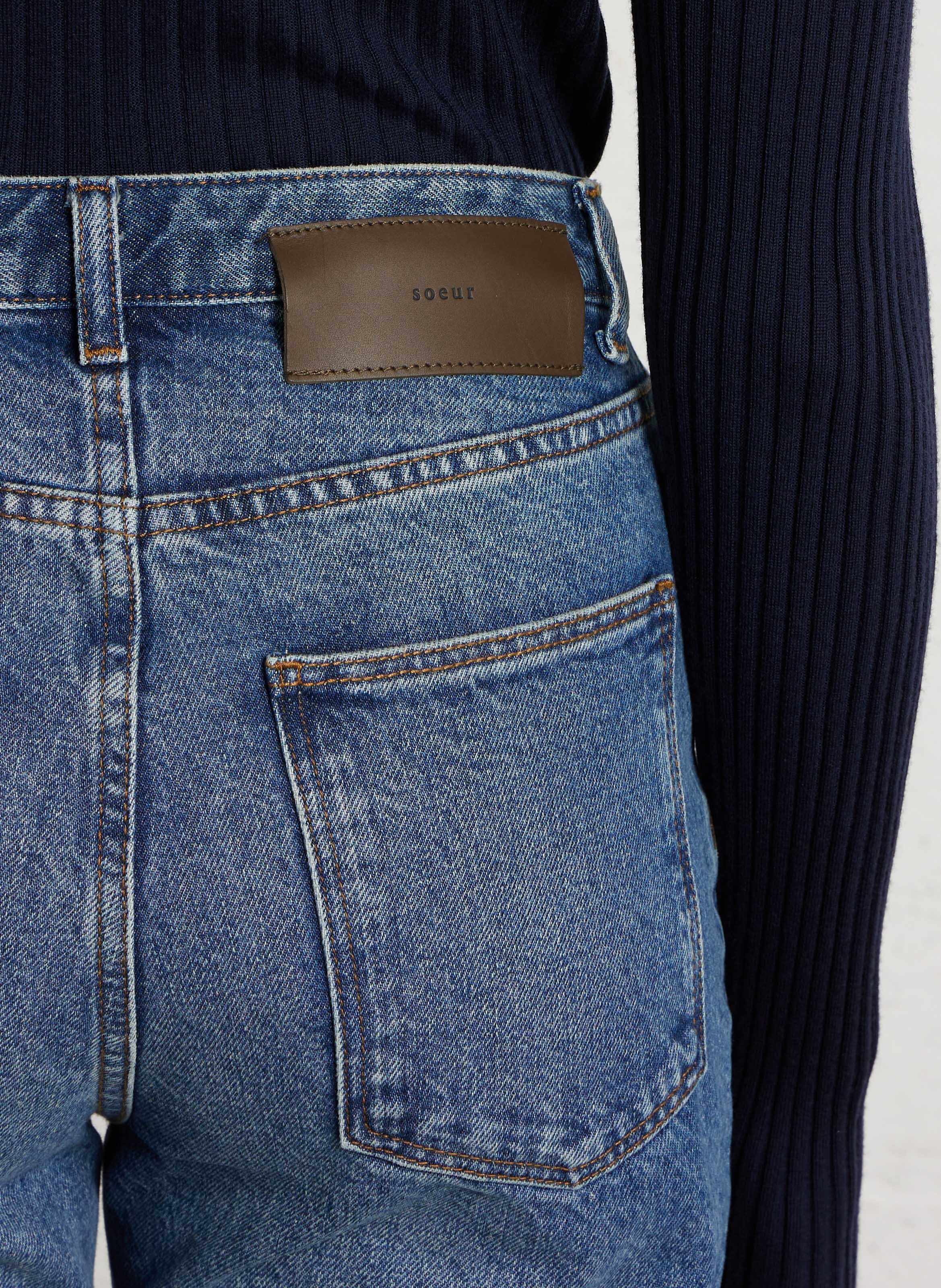 - Straight Cut Jeans
- 5 Taschen
- Gerader Schnitt
- Stone-Washed-Optik SOEUR Blau