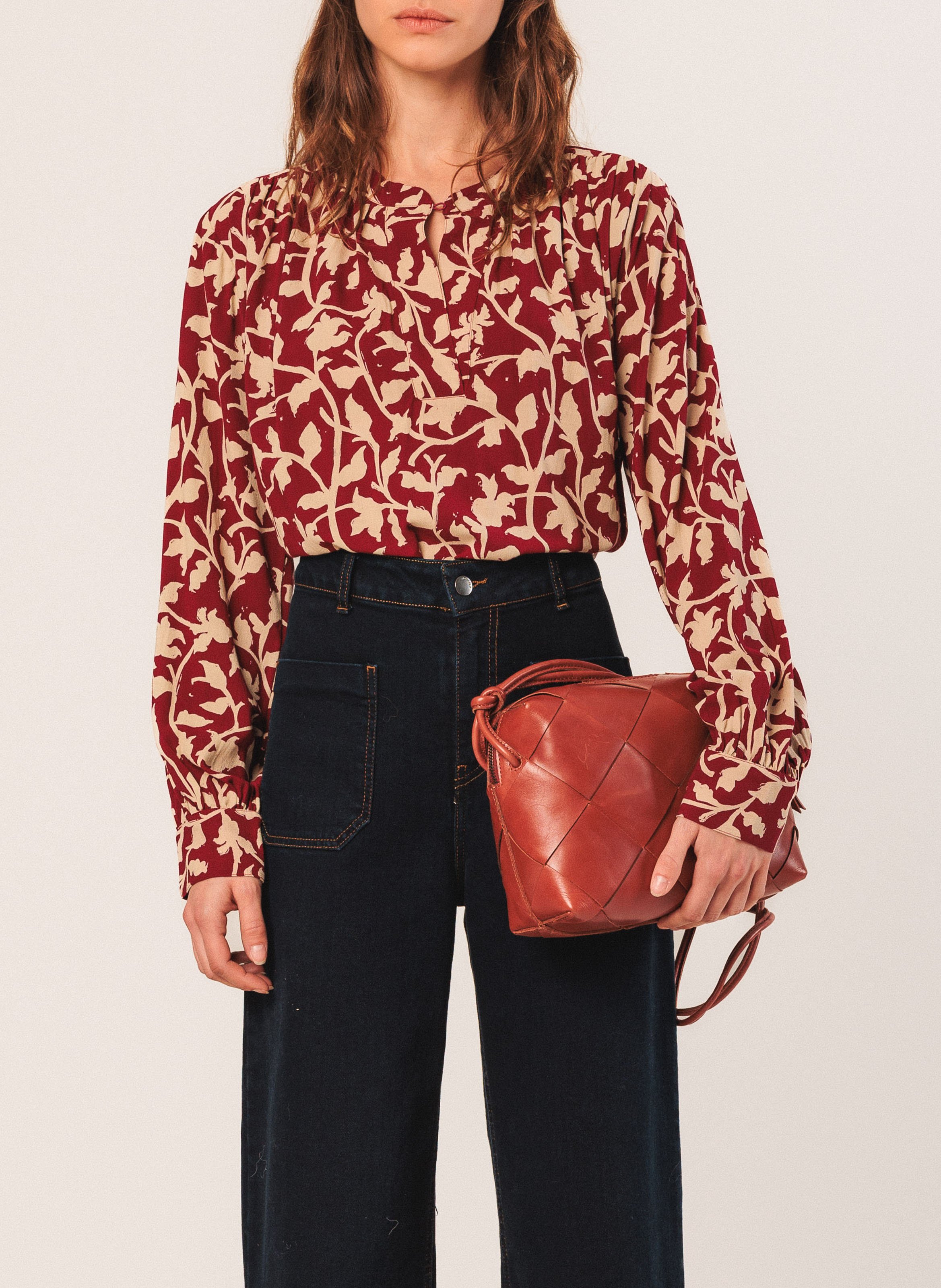 Loose blouse with mandarin collar and floral print INDI &amp; COLD Purple