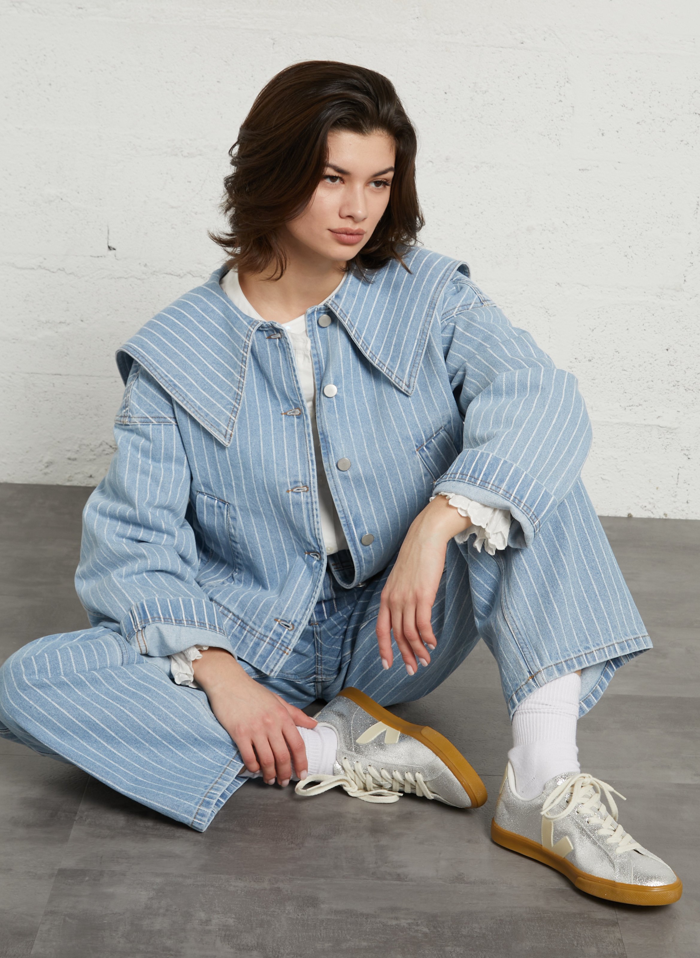 Baskets basses en cuir métallisé VEJA Argent