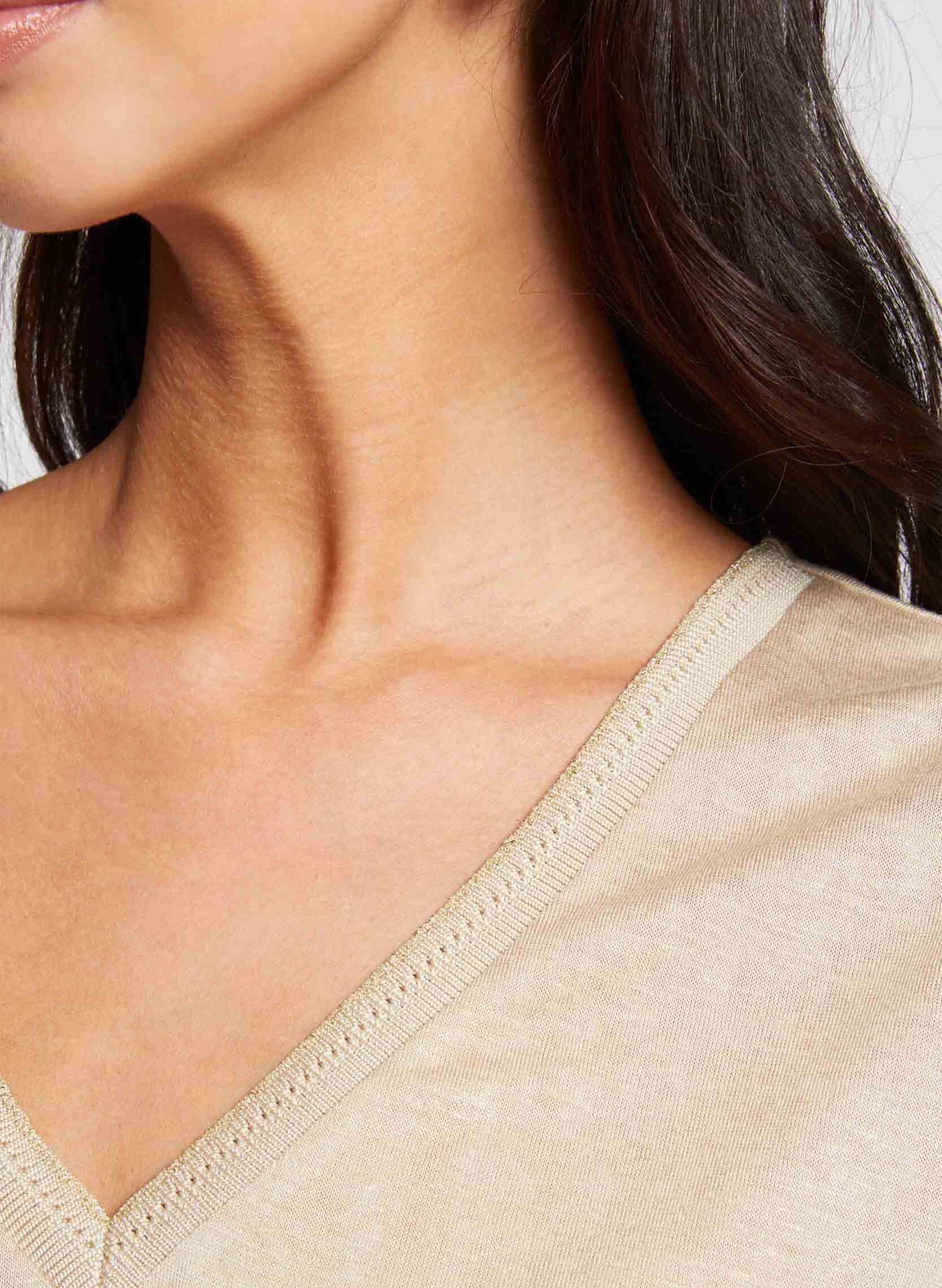 T-Shirt mit V-Ausschnitt und Metallic-Effekt MORGAN Beige