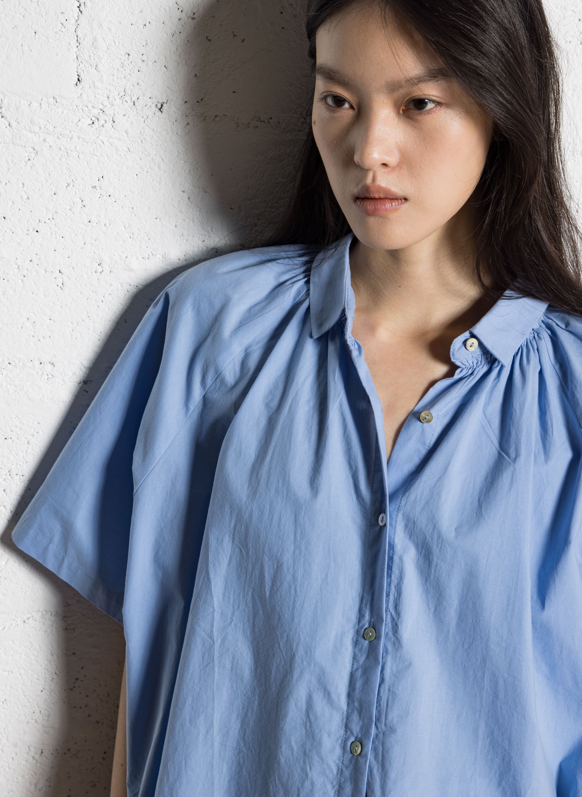 Weit geschnittene Baumwollbluse mit klassischem Kragen JC SOPHIE Blau