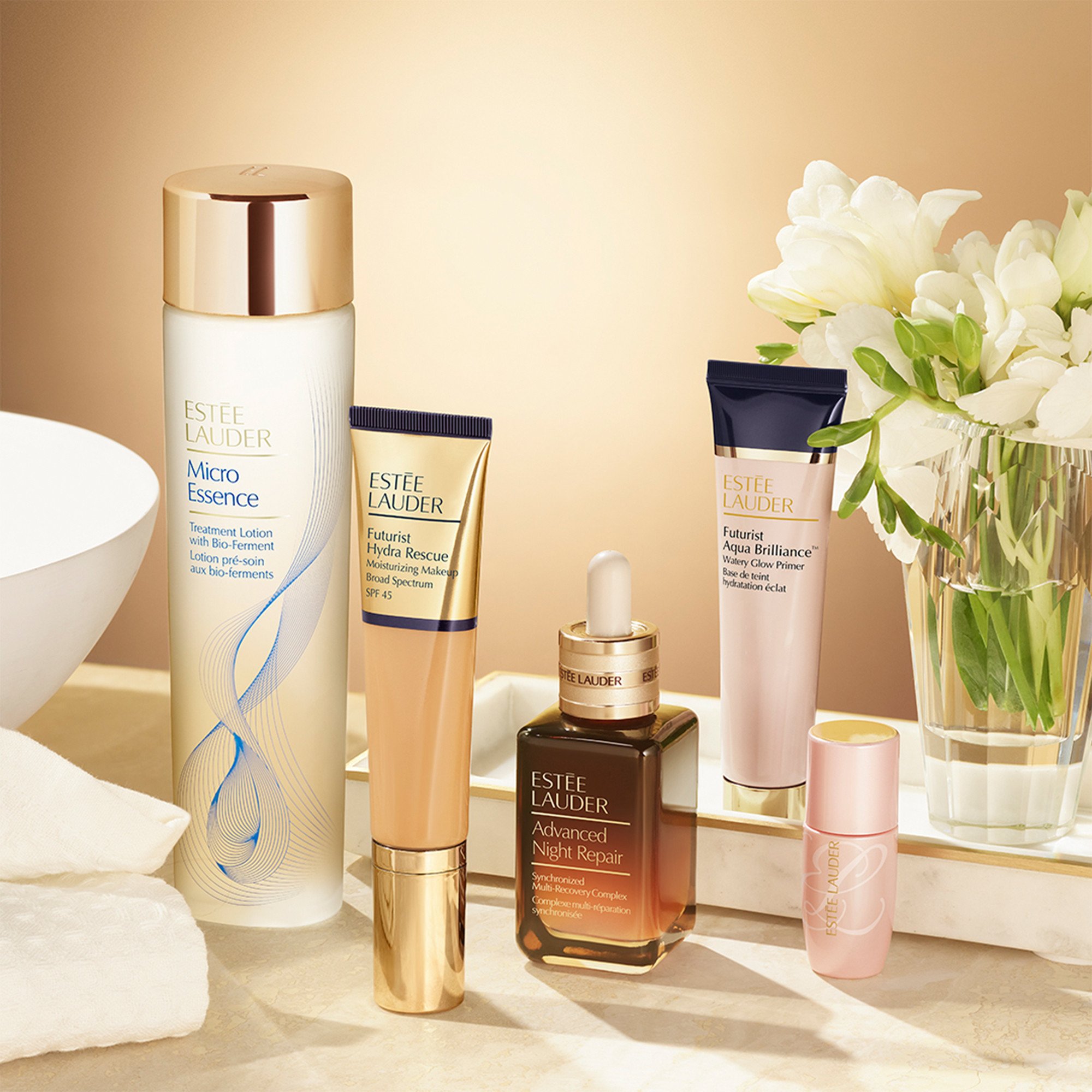 Futurist Hydra Rescue - Feuchtigkeitsspendende Foundation mit LSF 45 ESTEE LAUDER 5w2 rich caramel