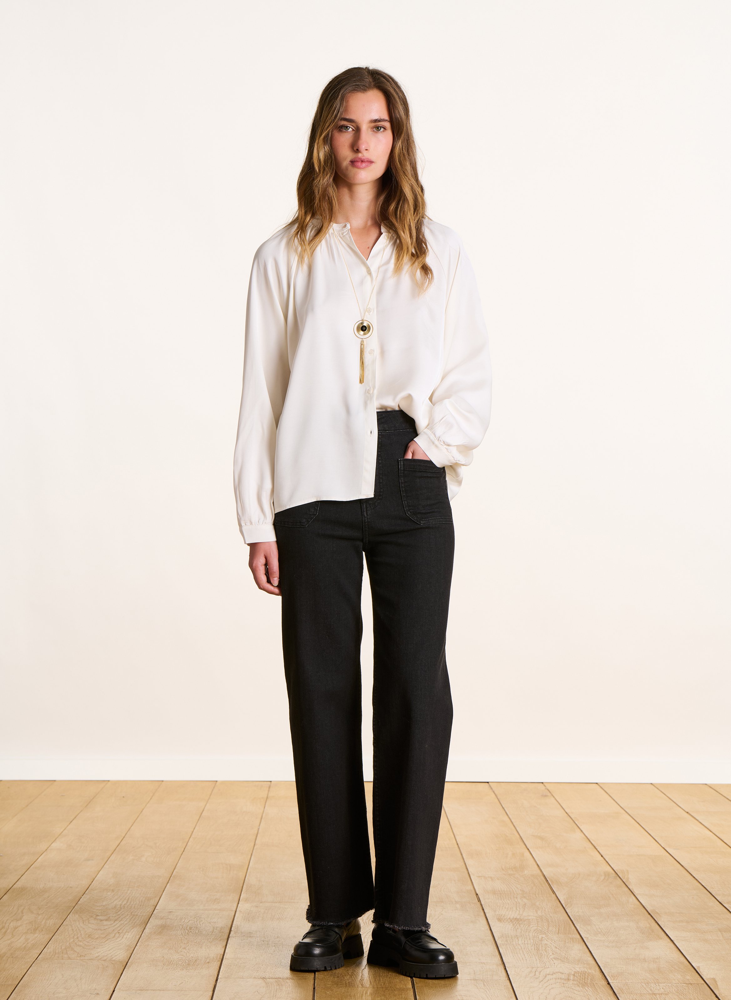 Loose-fitting plain round neck shirt LA FEE MARABOUTEE White