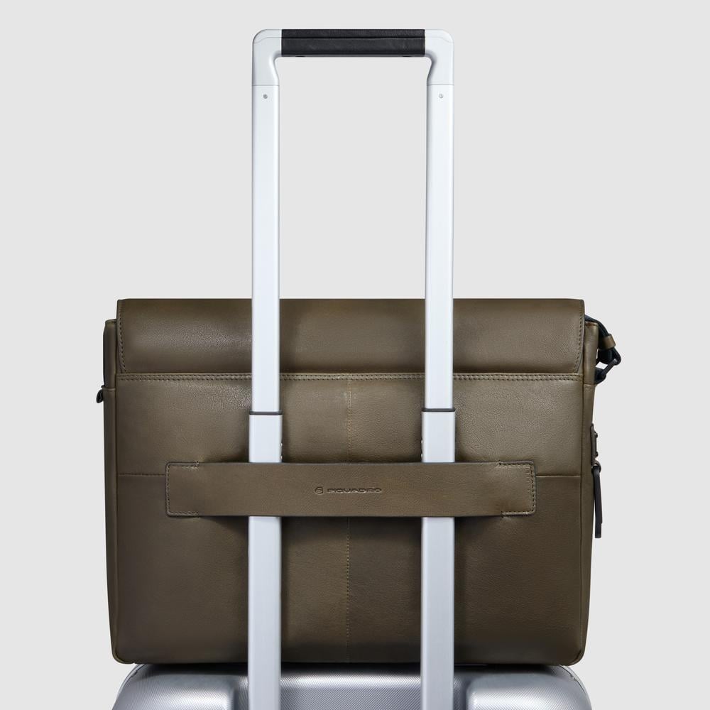 Computer messenger bag for iPad® with shockproof protection and RFID. PIQUADRO Green